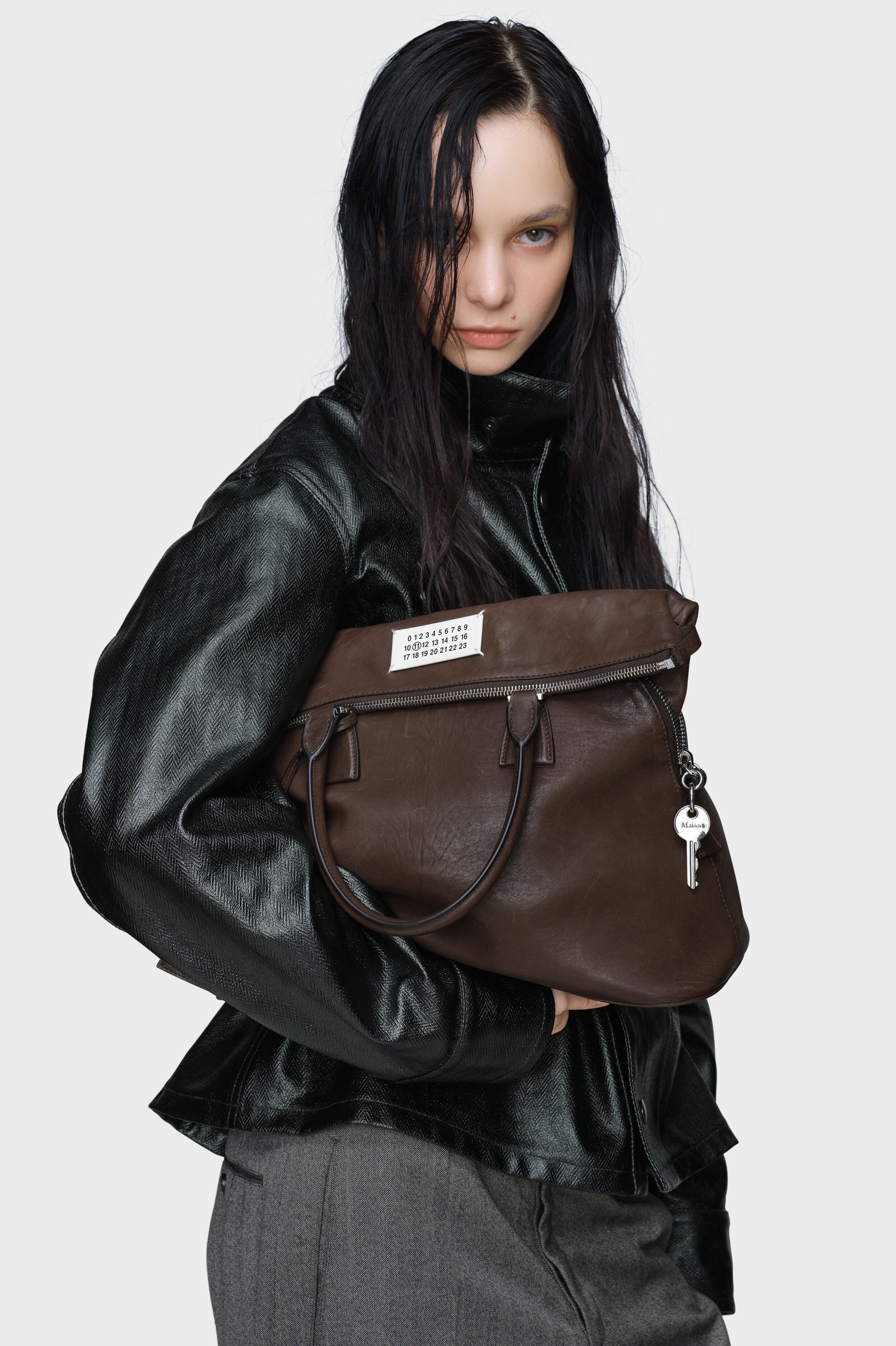 [美品]【Maison Margiela】正規品★23SS 5AC Brown 100% Leather 5AC Crossbody Bag Loved To Death Medium