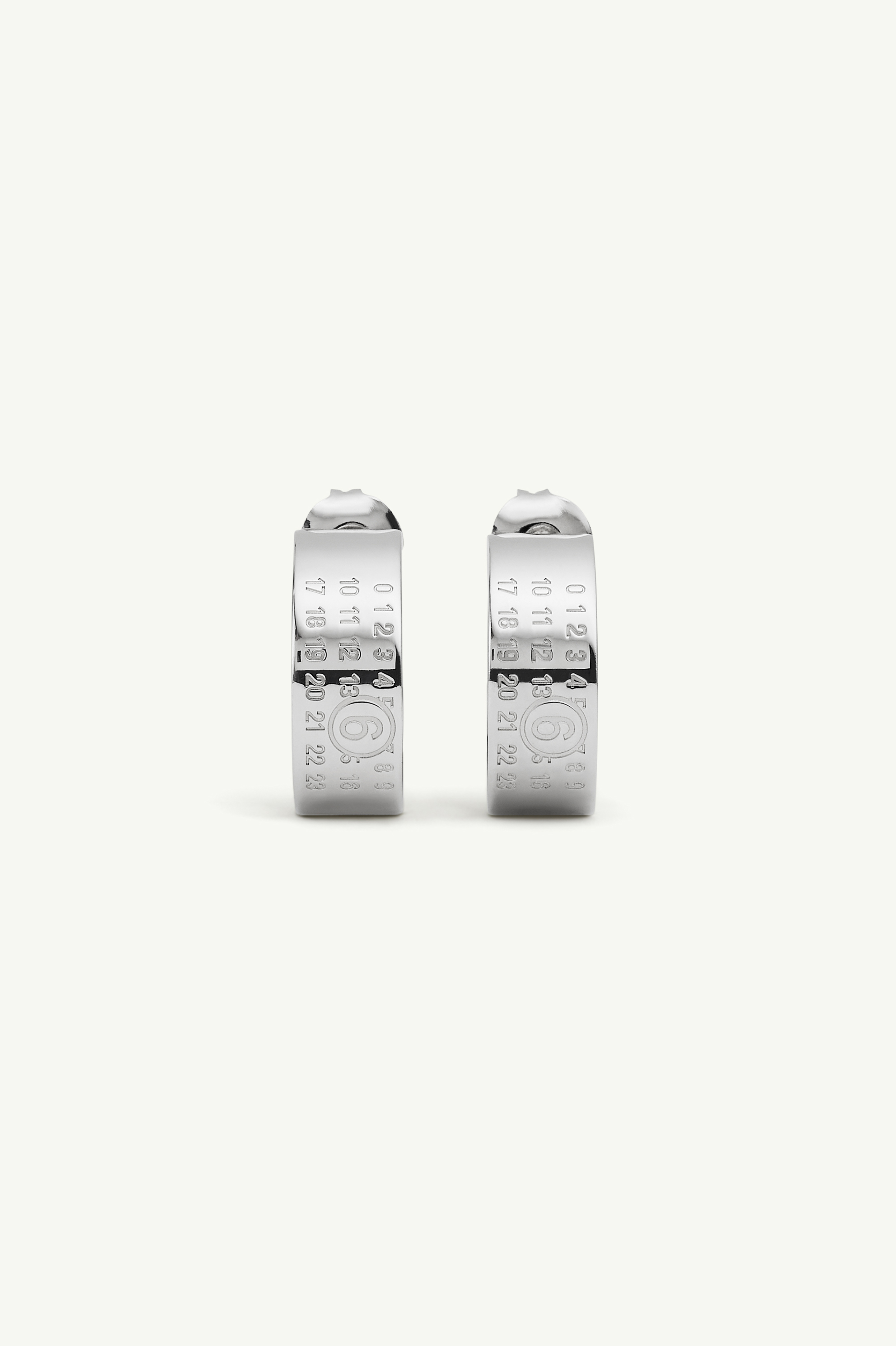 Pendientes con numeric signature minimalista