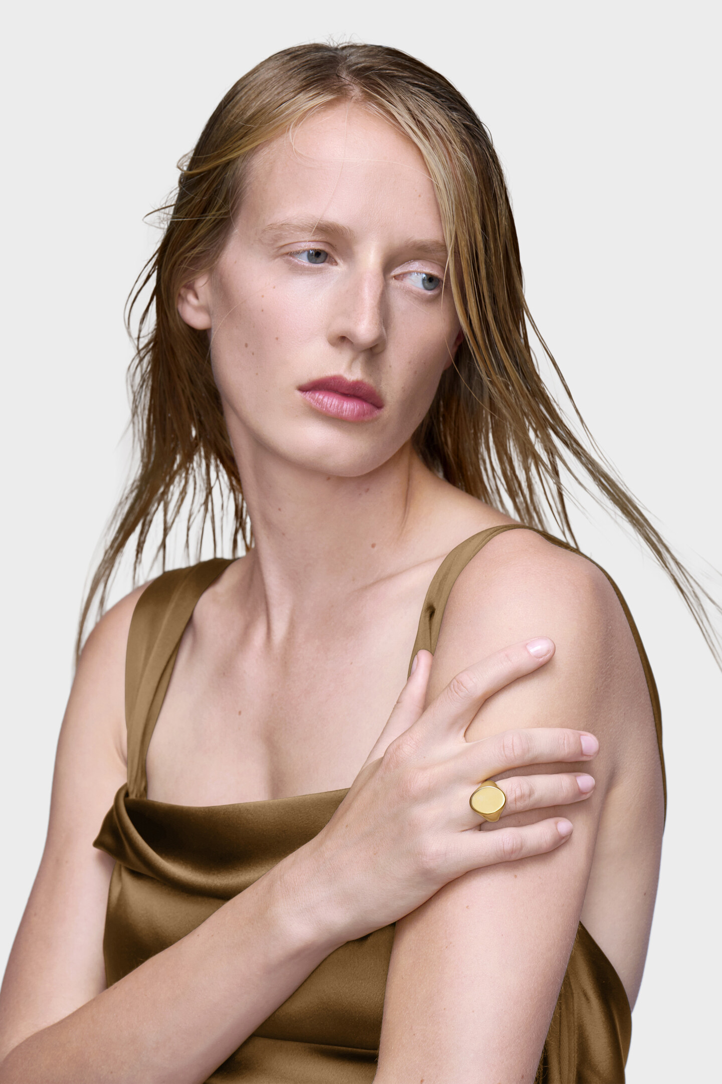 Gold Oval Chevaliere ring | Maison Margiela Official