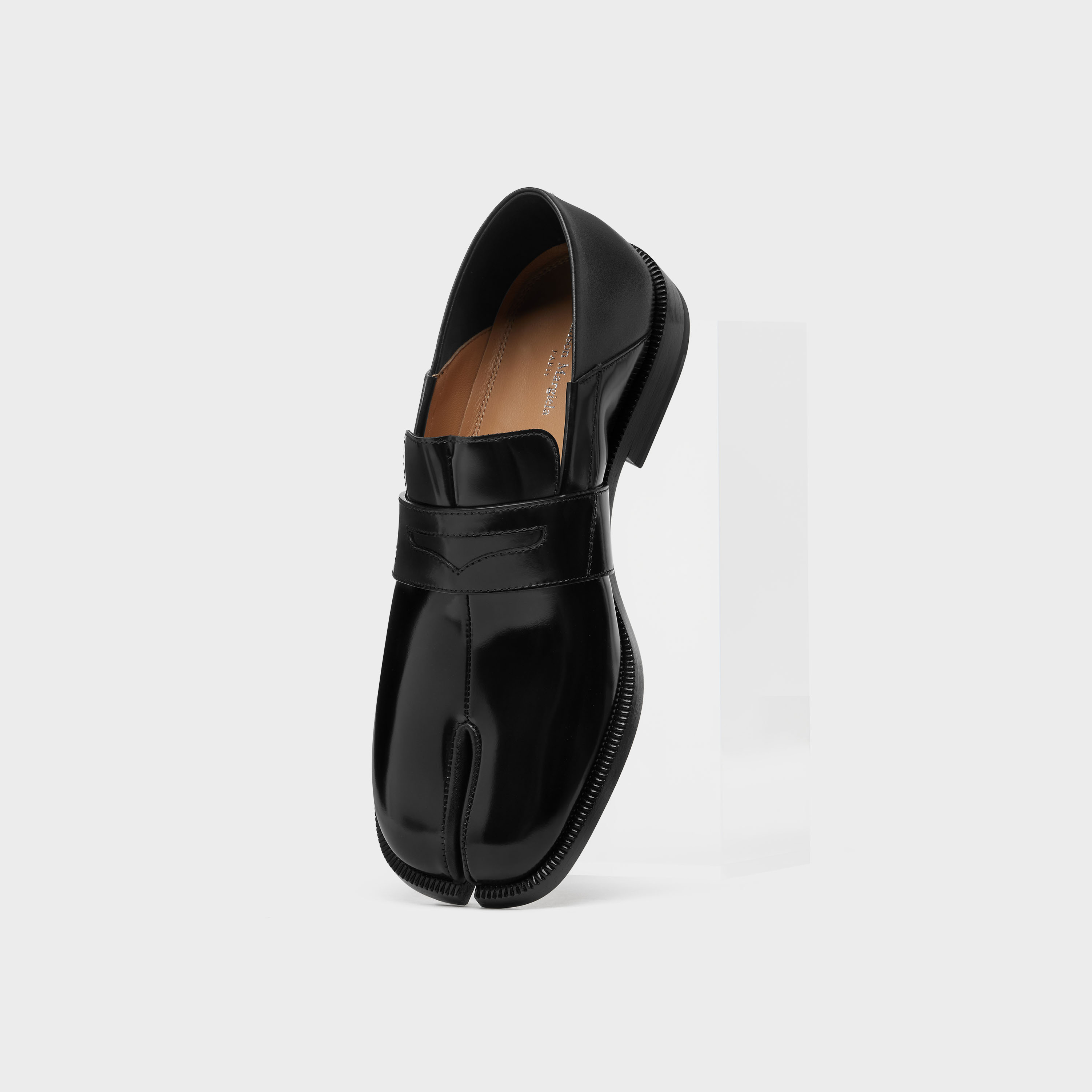 【Maison Margiela】 ローファー ヒール Women's Black Leather Tabi Loafers | Maison Margiela