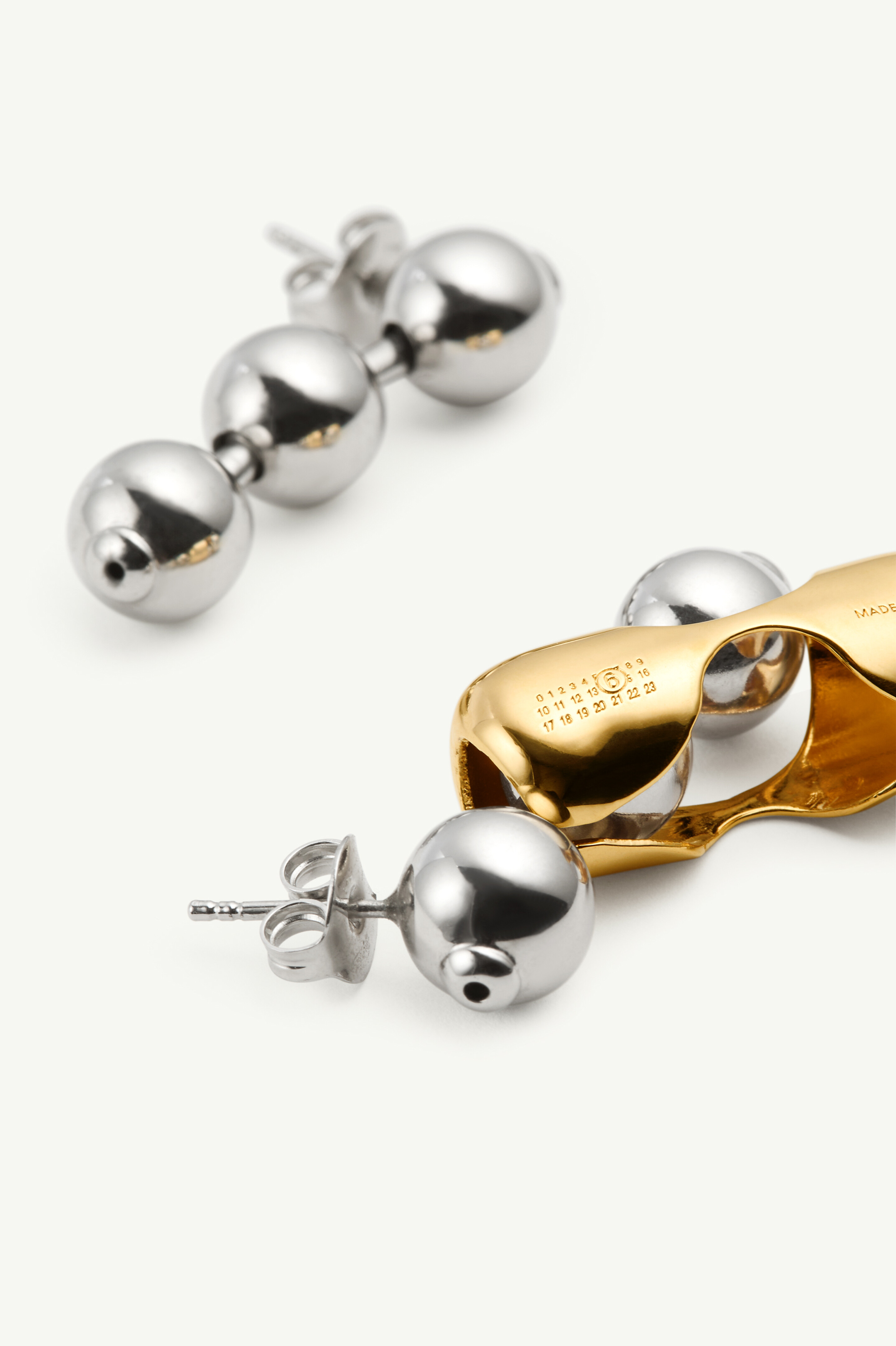 EARRINGS CO MINIMAL LOGO