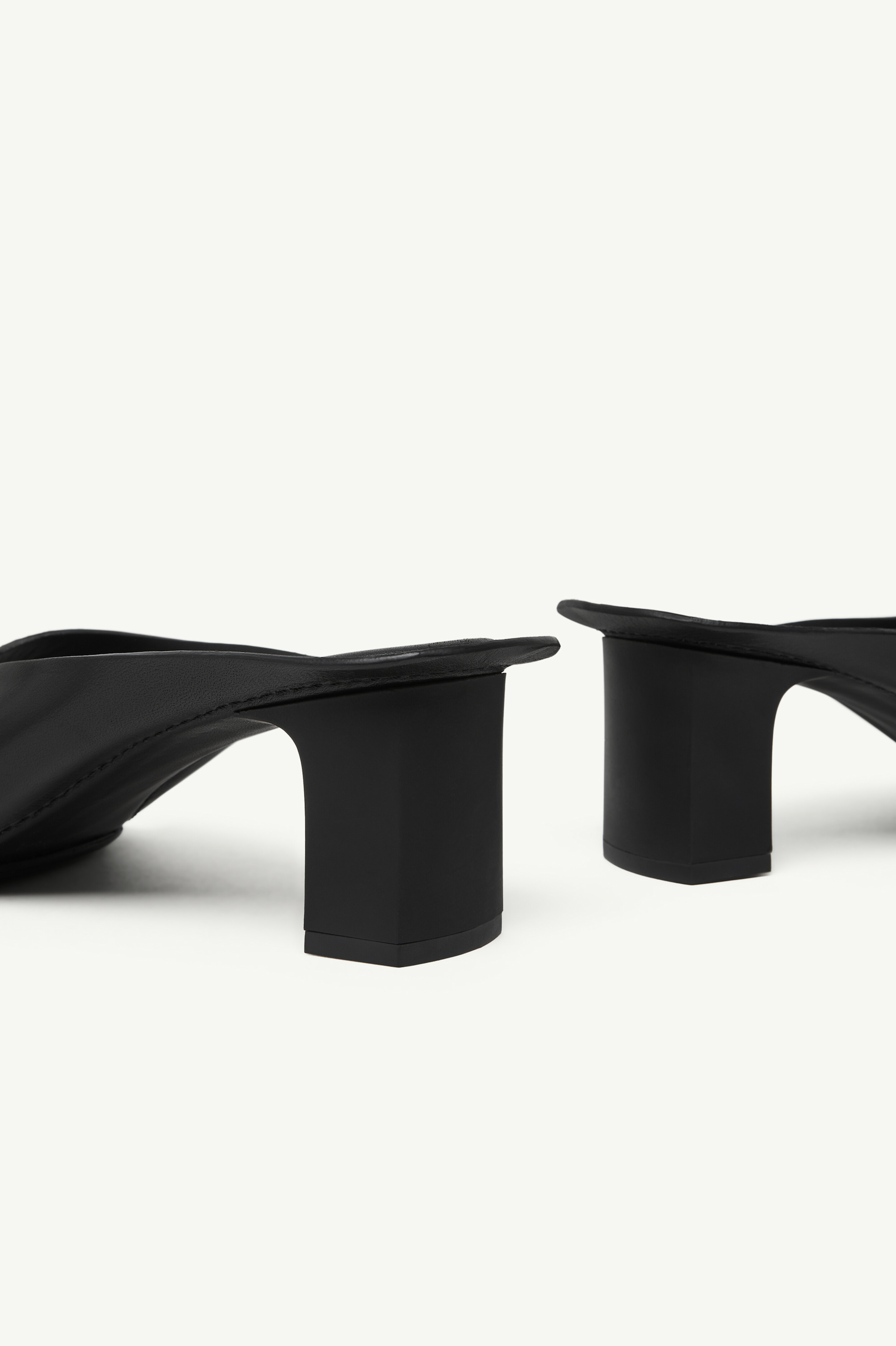 Black Anatomic leather flip flop mules | MM6 Official