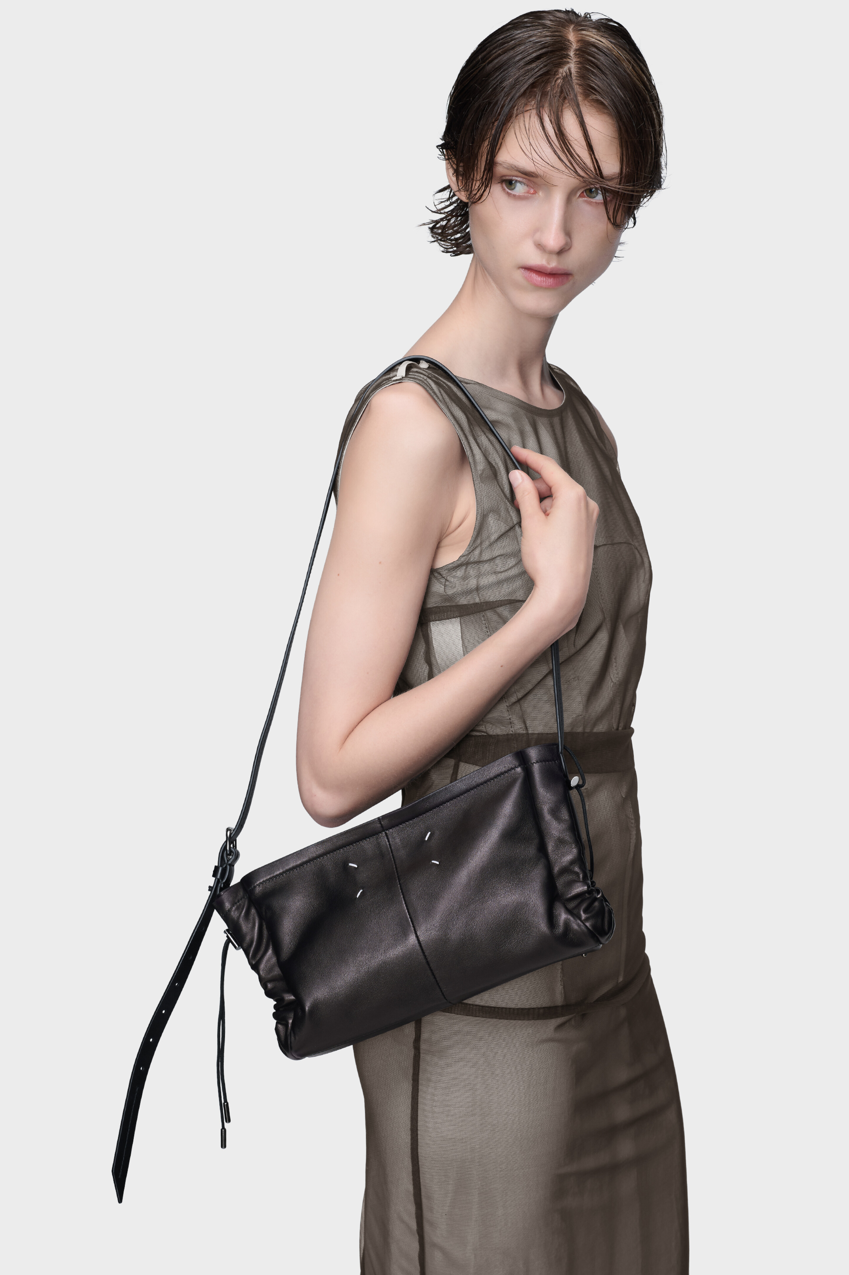 DRAWSTRING BAGUETTE/HORIZONAL BAG