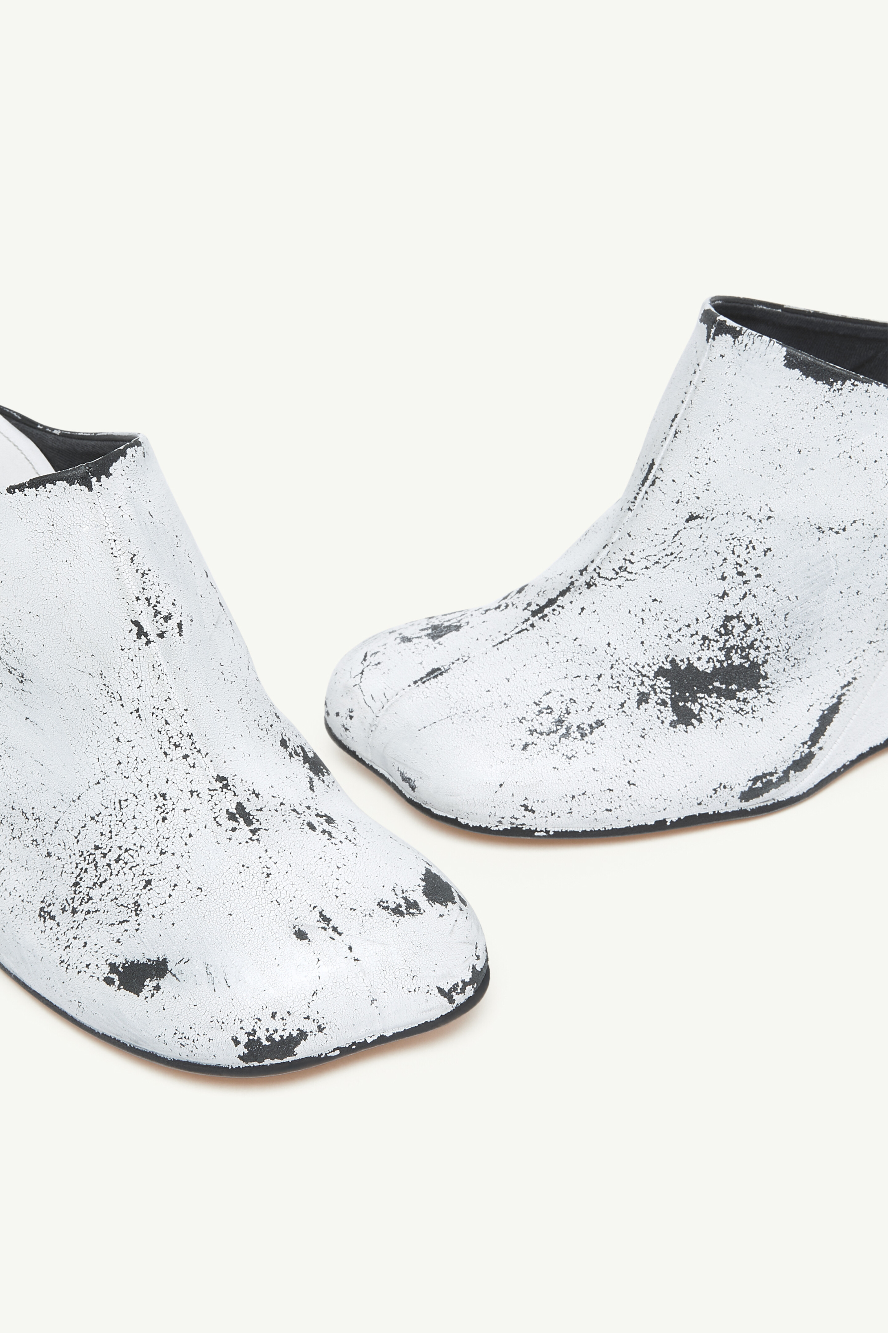 Black Painted Anatomic Slipper | MM6 Official