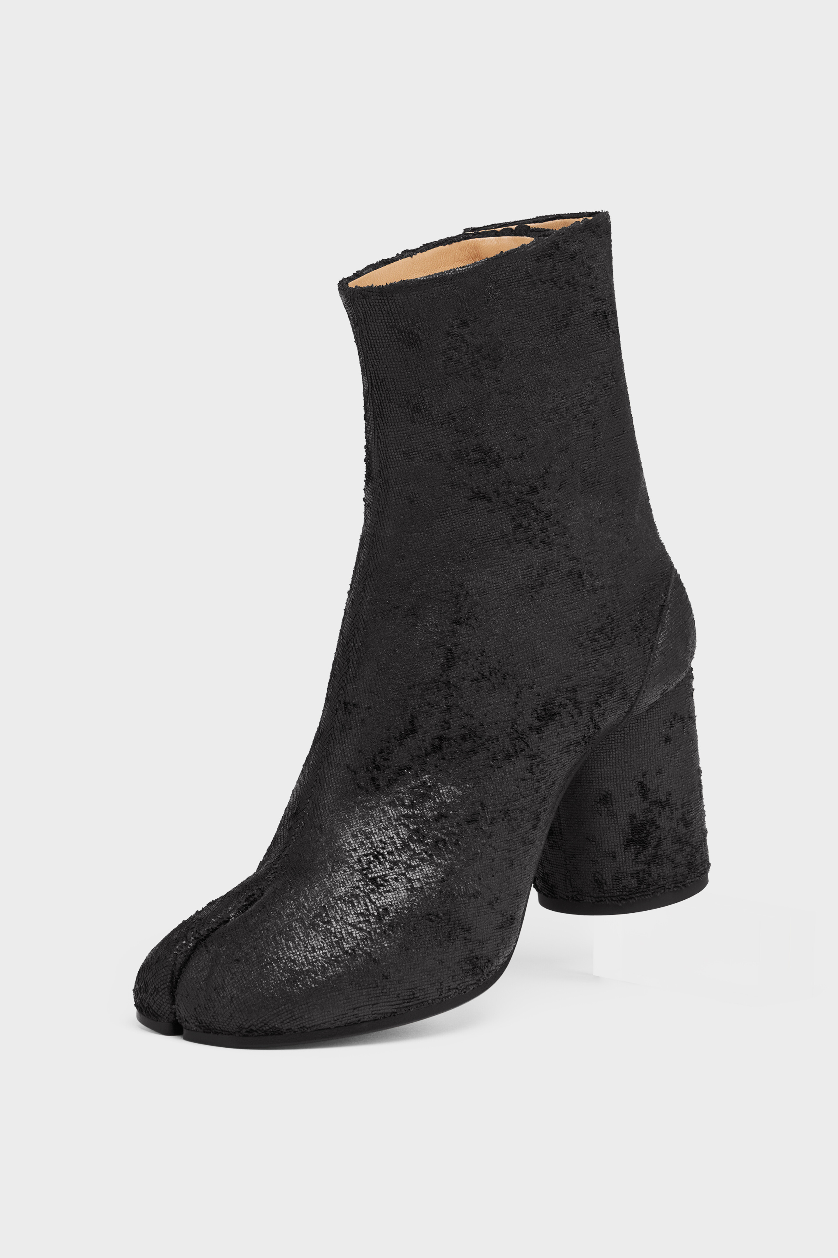 靴 MAISON MARGIELA  TABI ANKLE BOOTS H80 Tabi Ankle Boots in Black