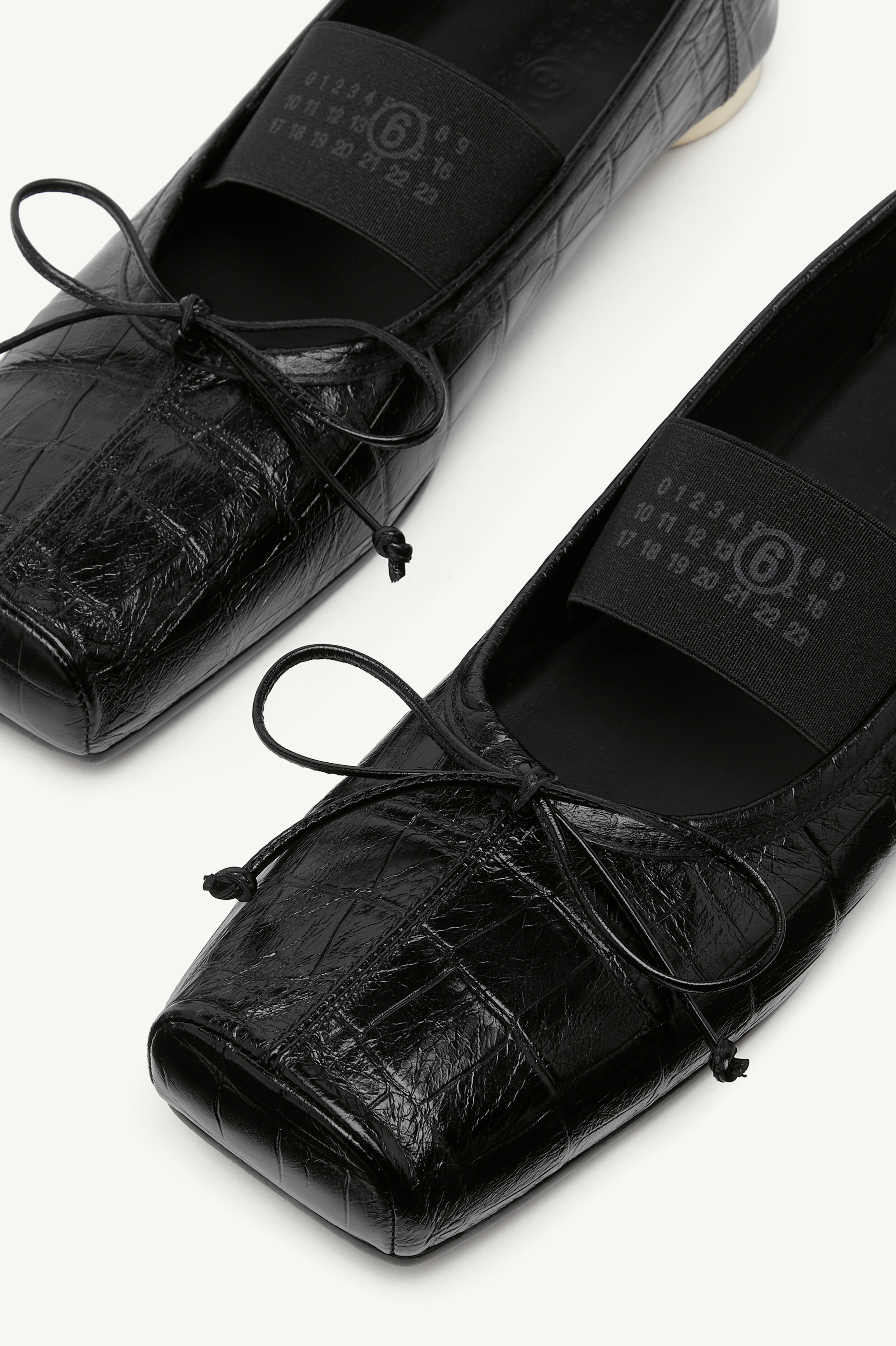 ニューメリック」 スクエアトゥ バレリーナ
