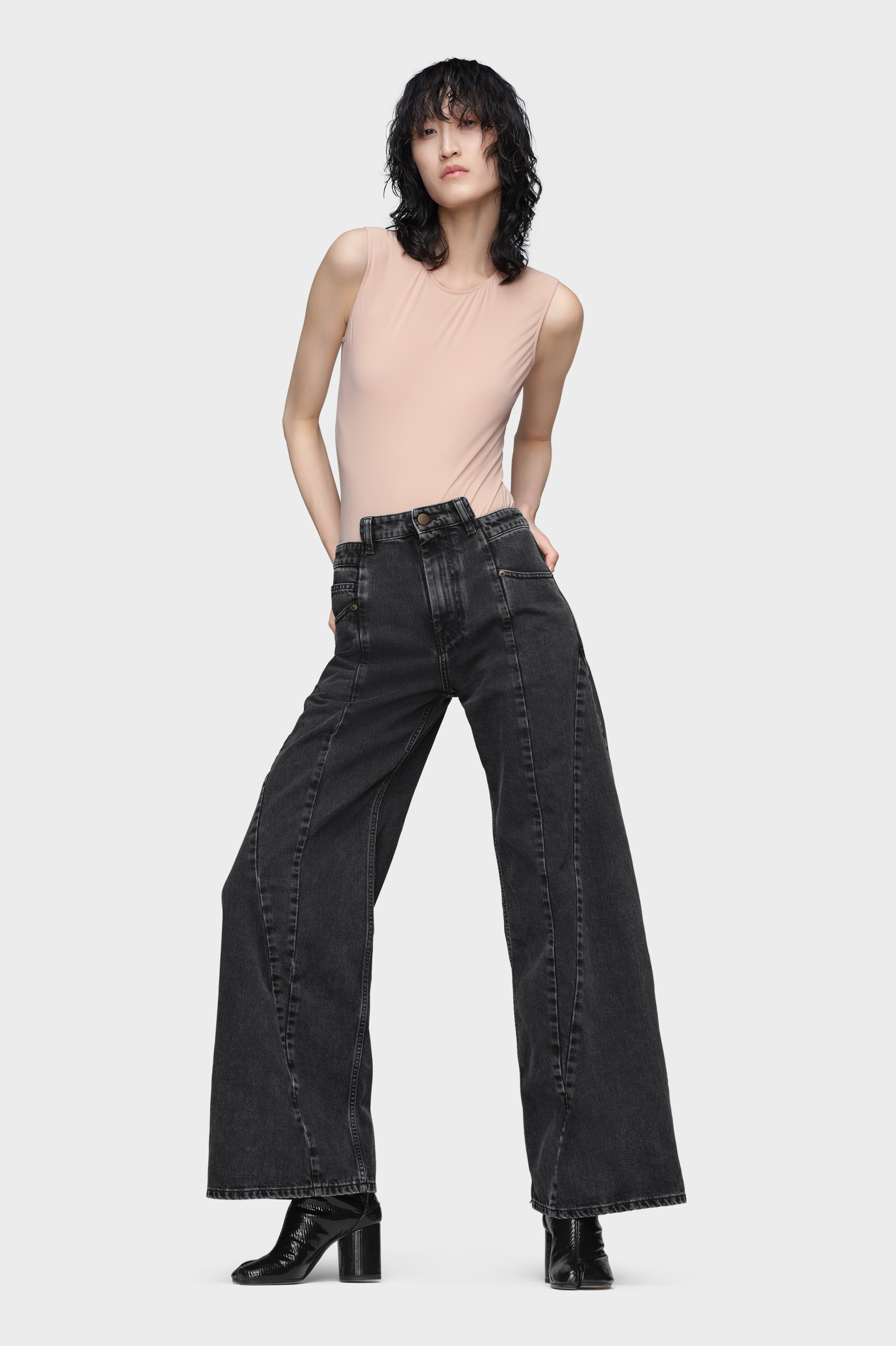 ＜新品 箱ダグ付＞Maison Margiela カットアウトジーンズ　黒 40 Black High-wasited Cut-Out Jeans | Maison Margiela