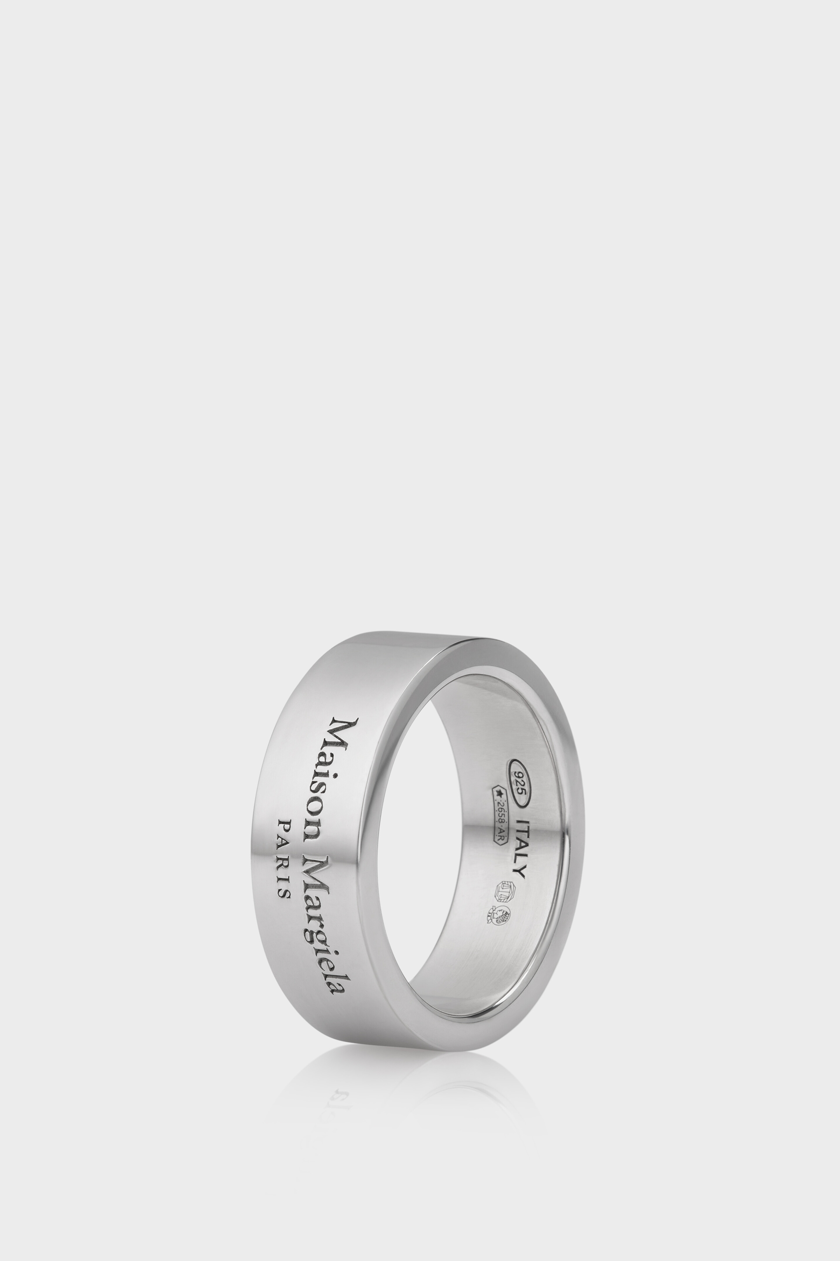Logo wide ring