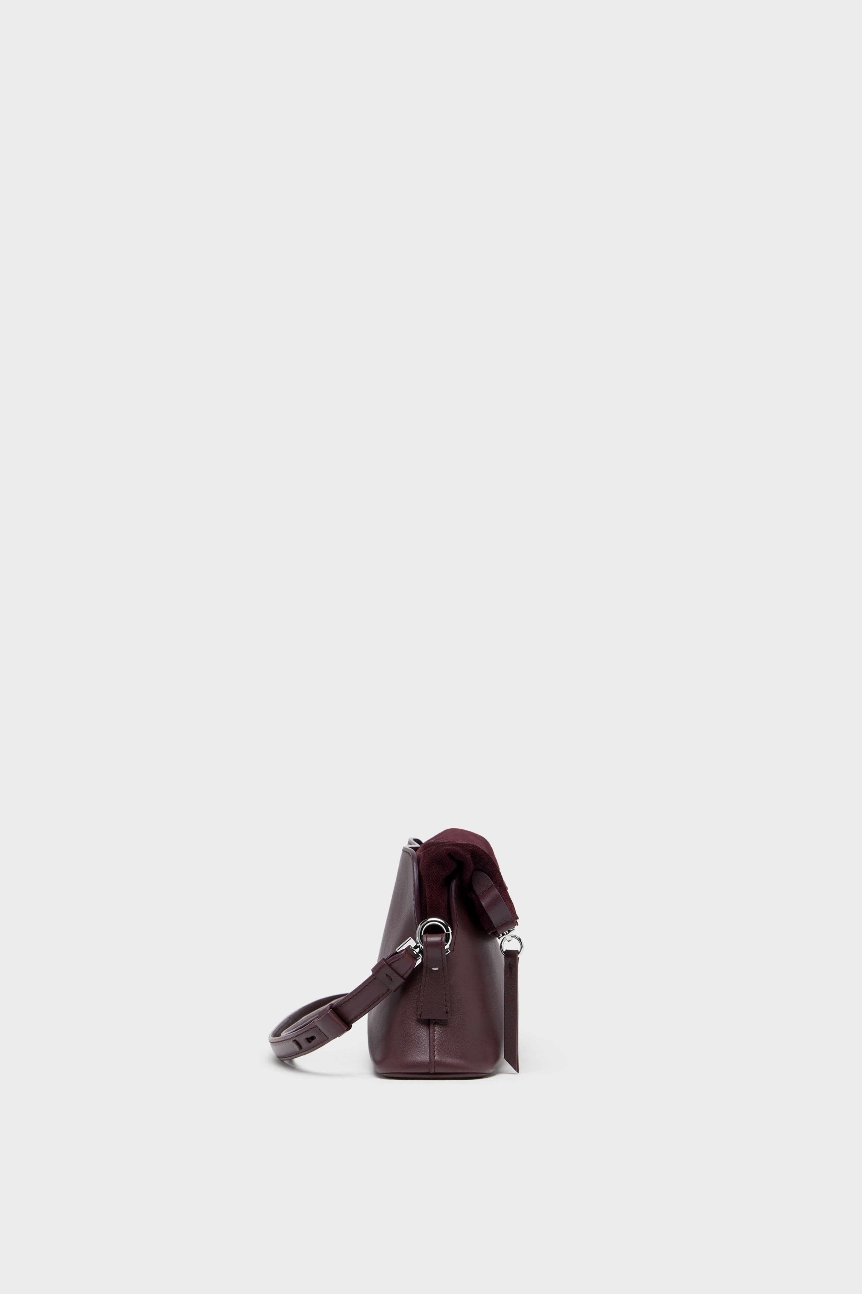 메종마르지엘라 카프 레더 소프트 파우치백 SB2WF0007P8991 HB397