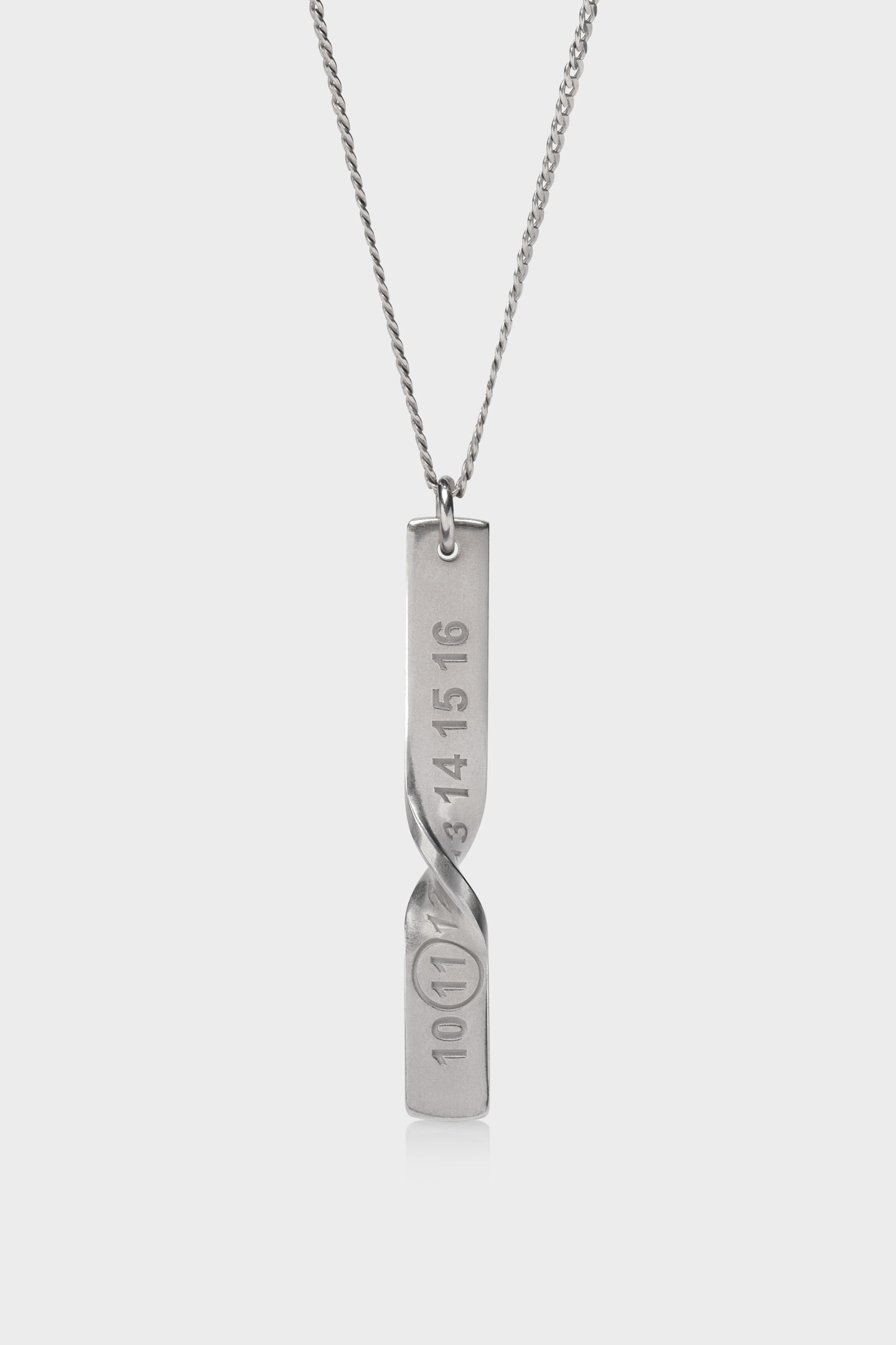 メゾンマルジェラ ナンバーズ ロゴ ツイストネックレス シルバー