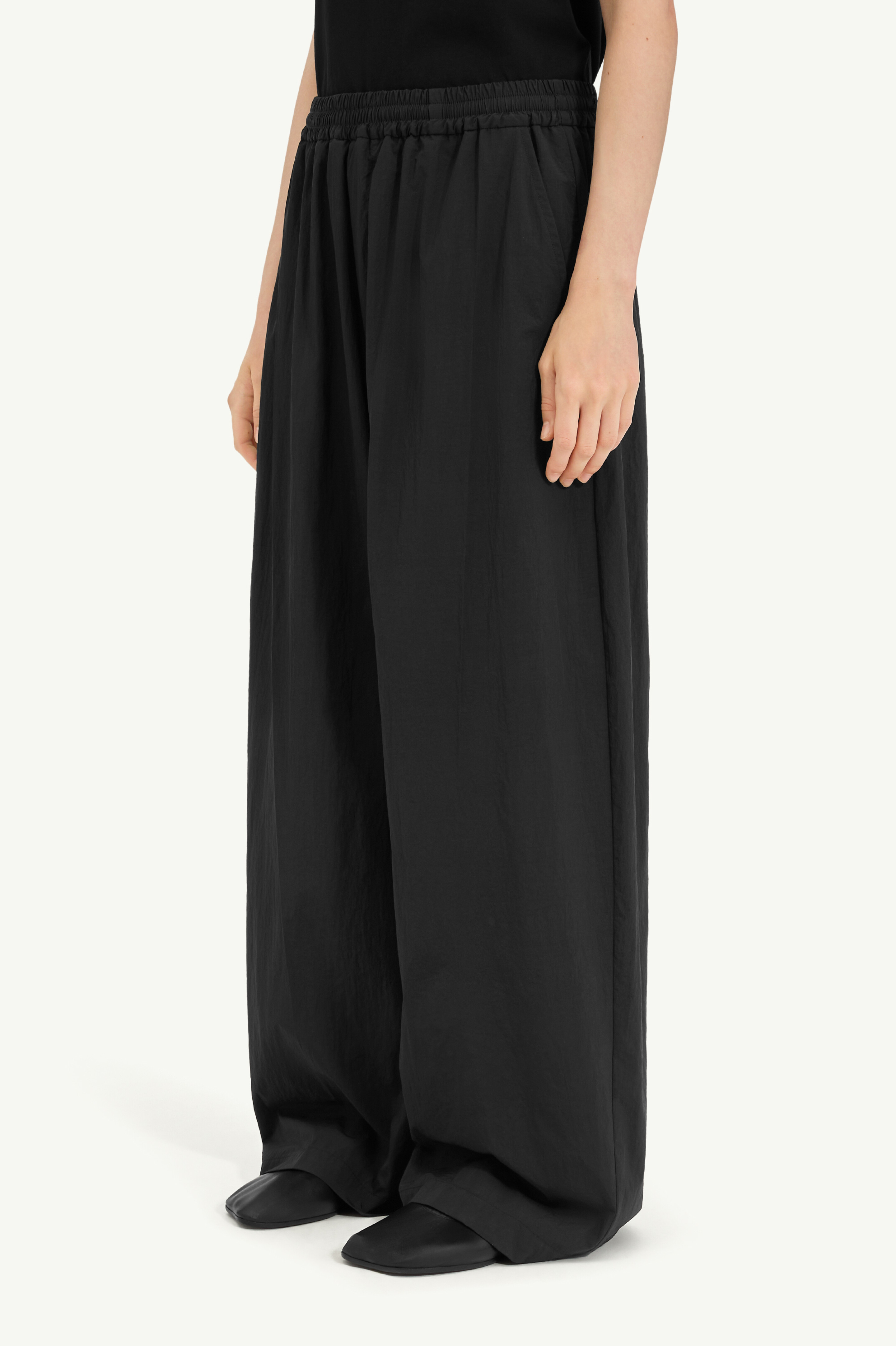 Wide-leg trousers