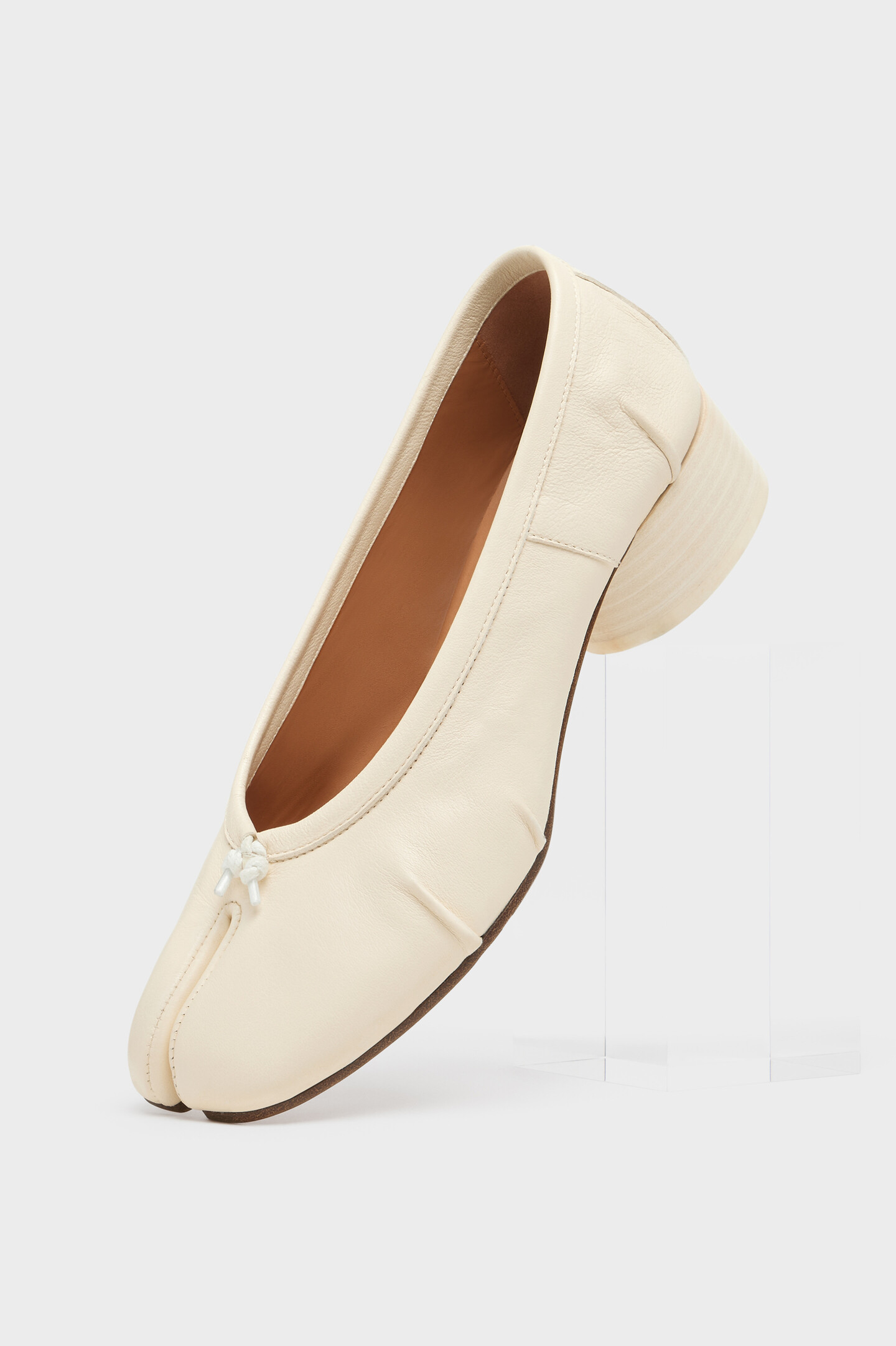 靴 Maison Margiela/ tabi ballet shoes Maison Margiela Womens Tabi Ballerina Shoes – Extra Butter