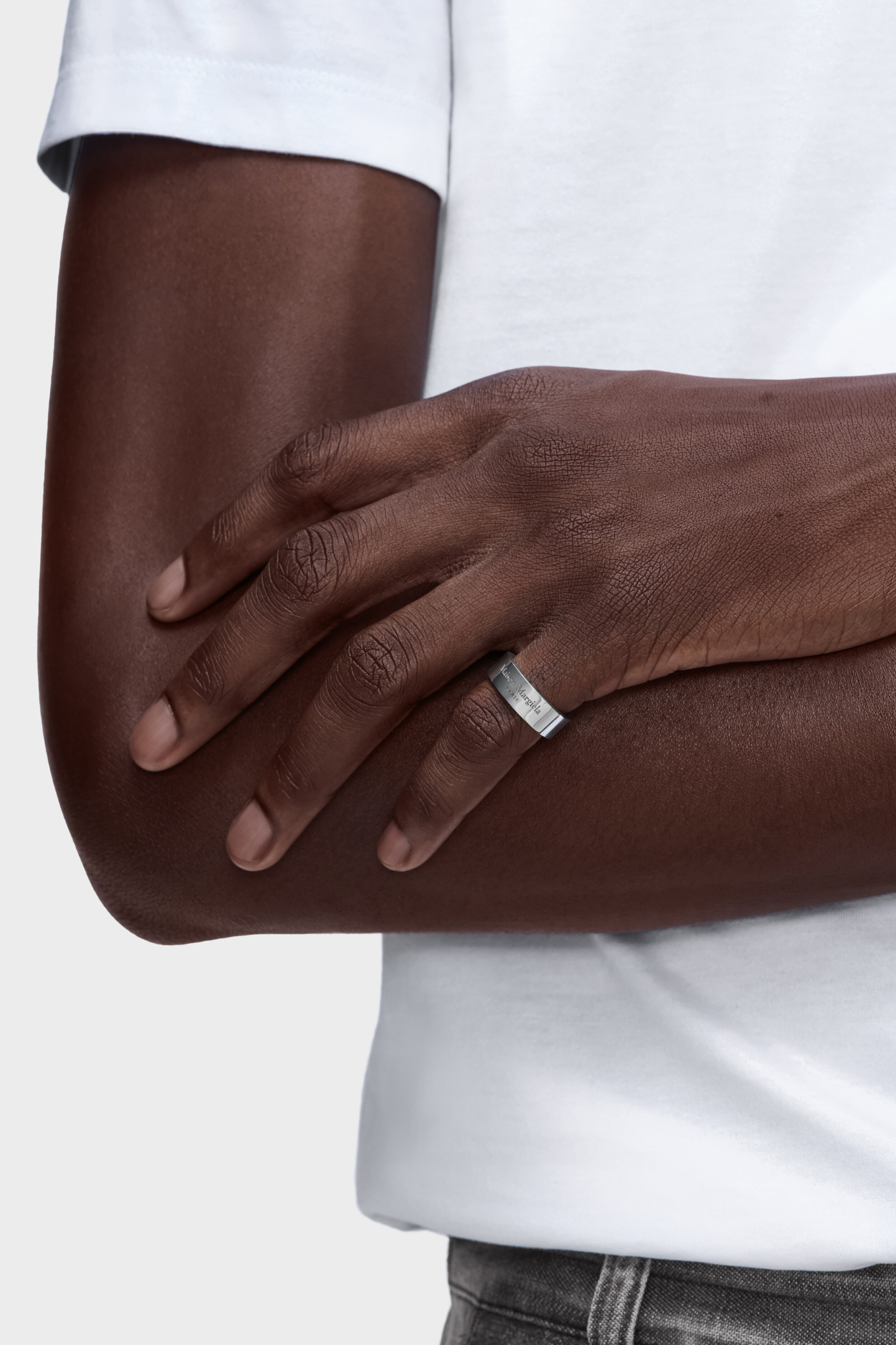 Logo wide ring