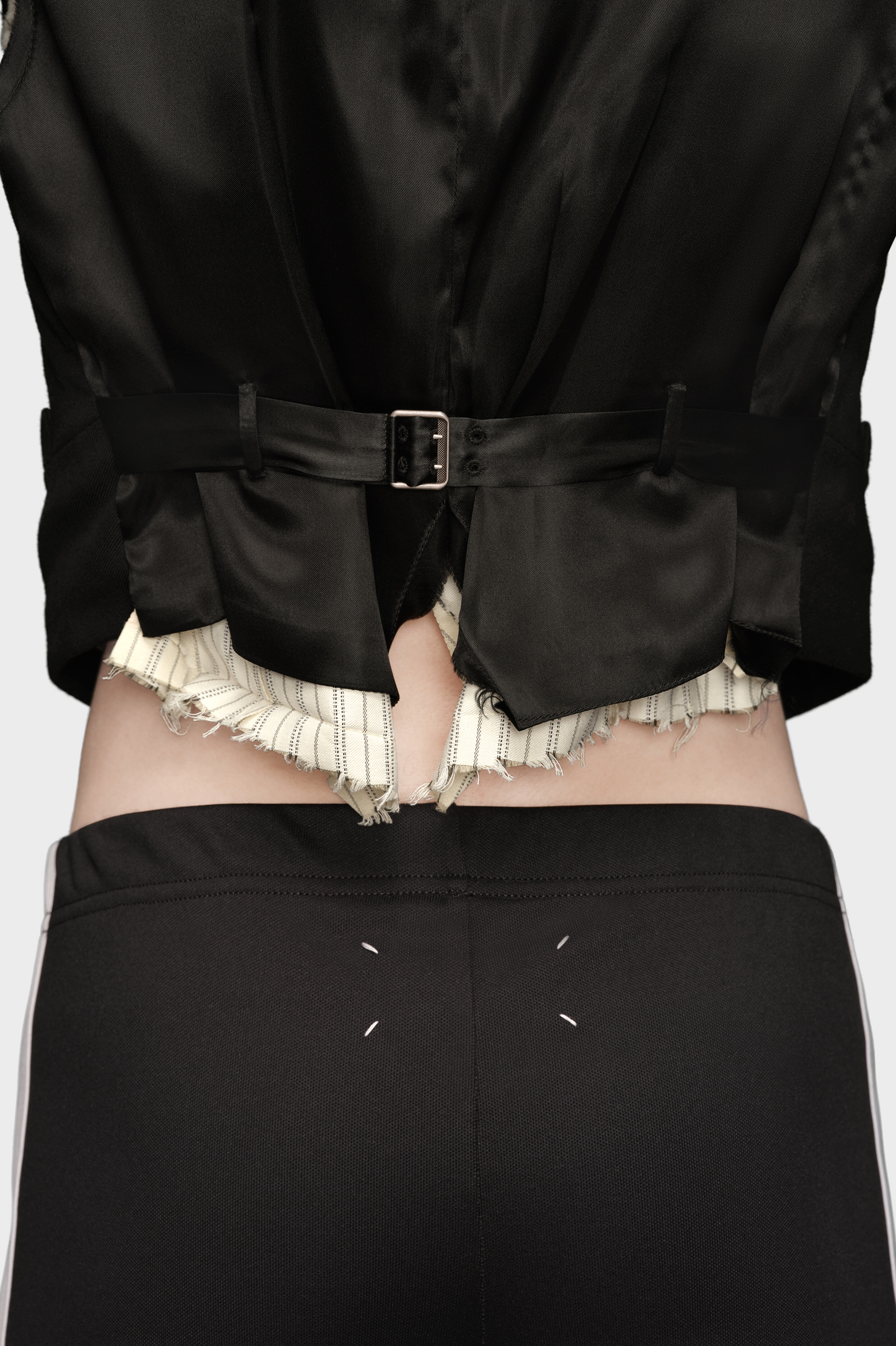 Anonymity of the lining waistcoat