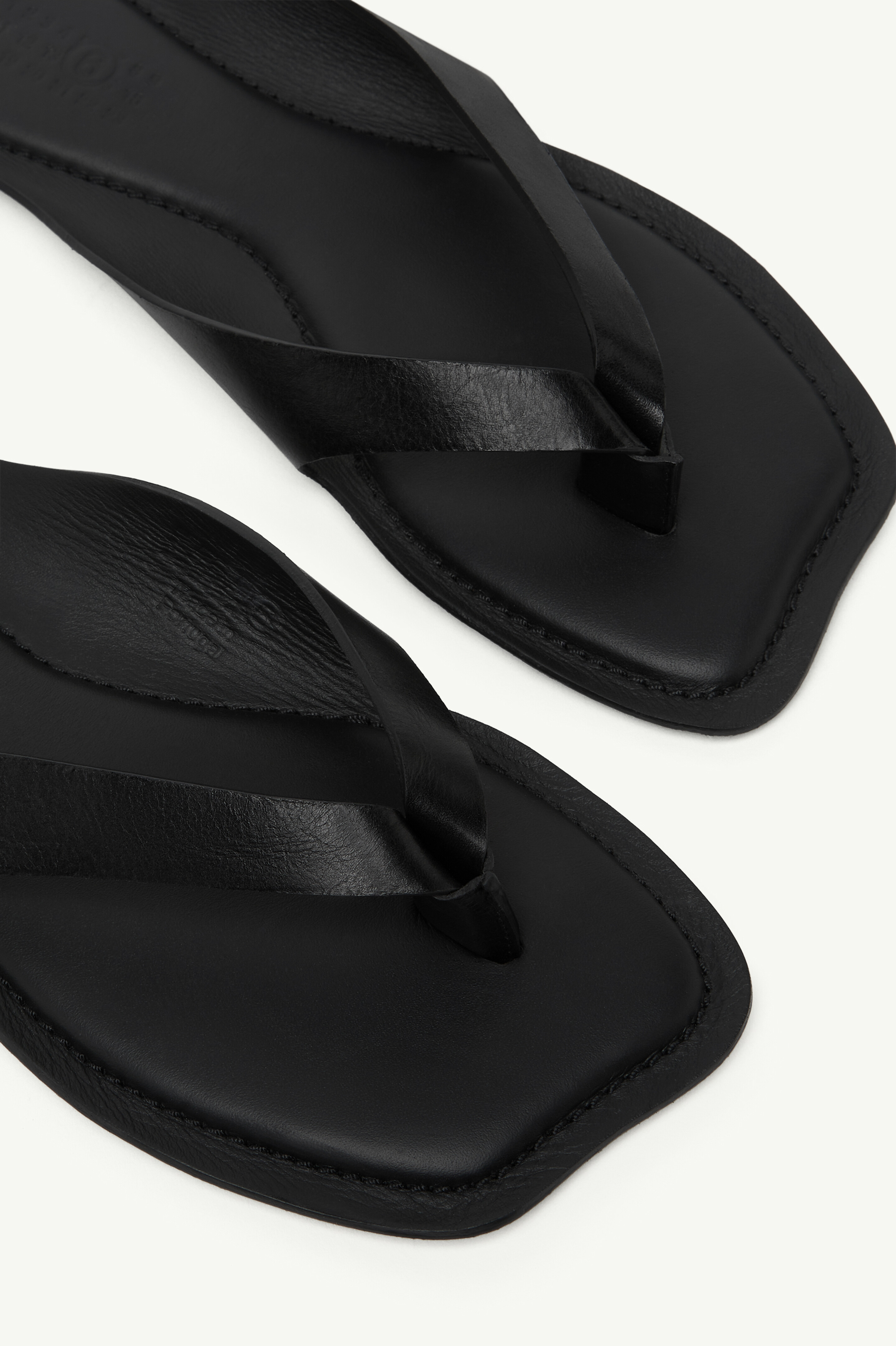 Black Anatomic leather flip flops | MM6 Official