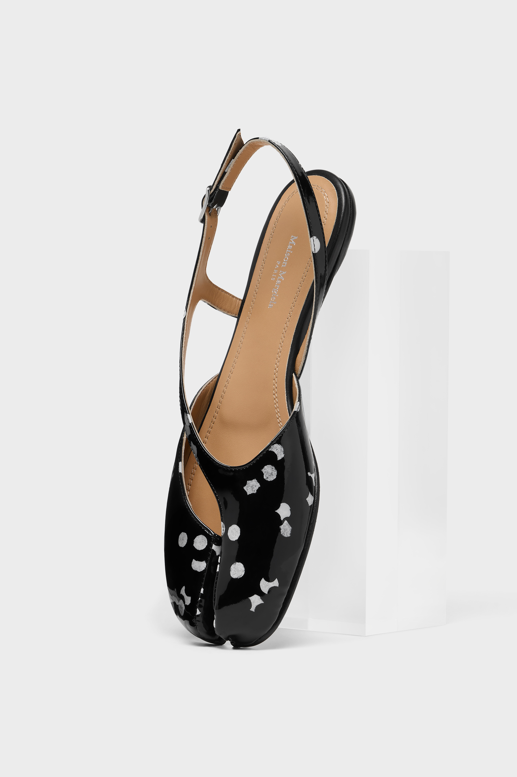 Tabi Flat Slingback Black and White | Maison Margiela Official