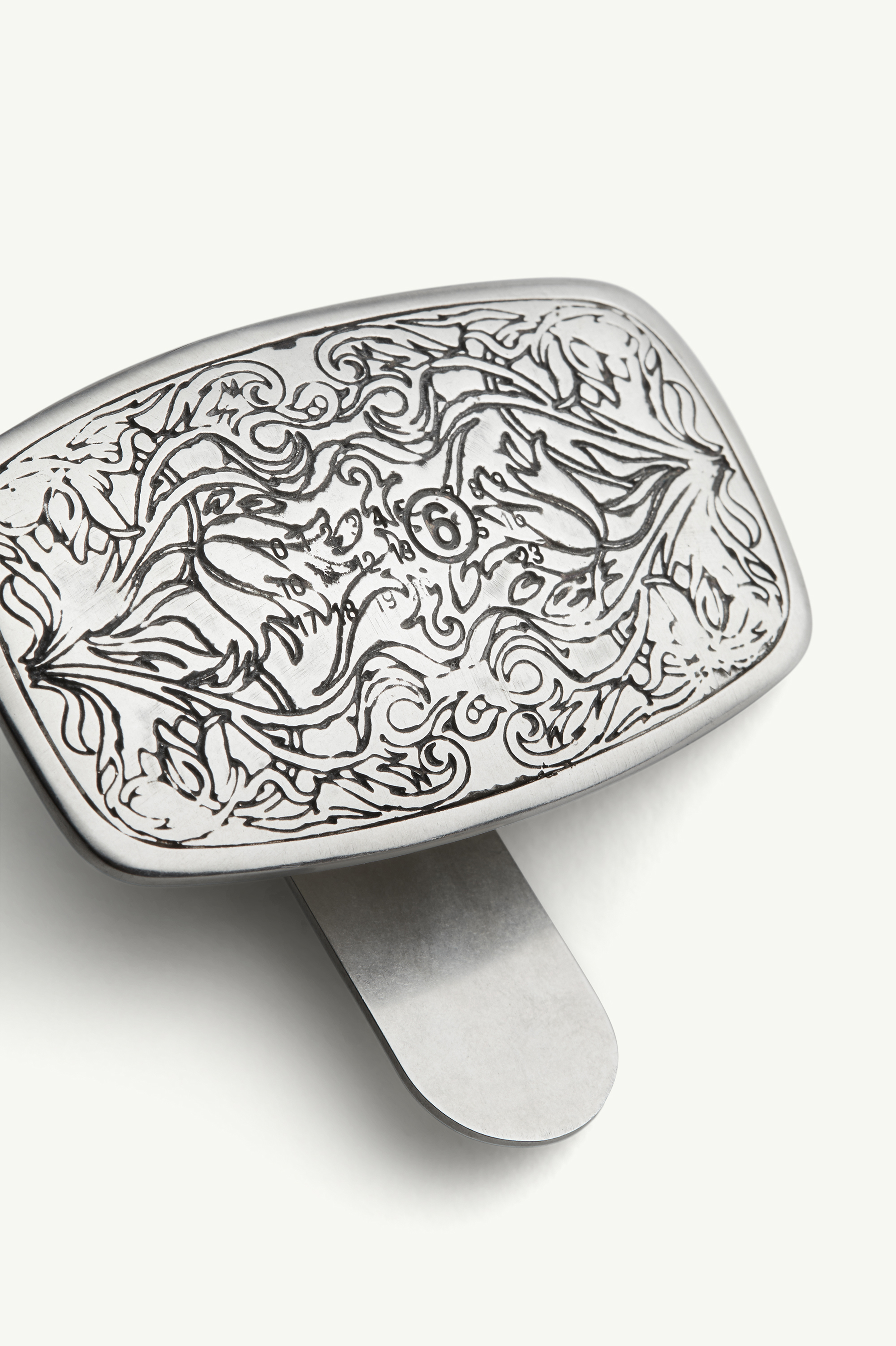 Engraved floral pinch clip | Maison Margiela Official