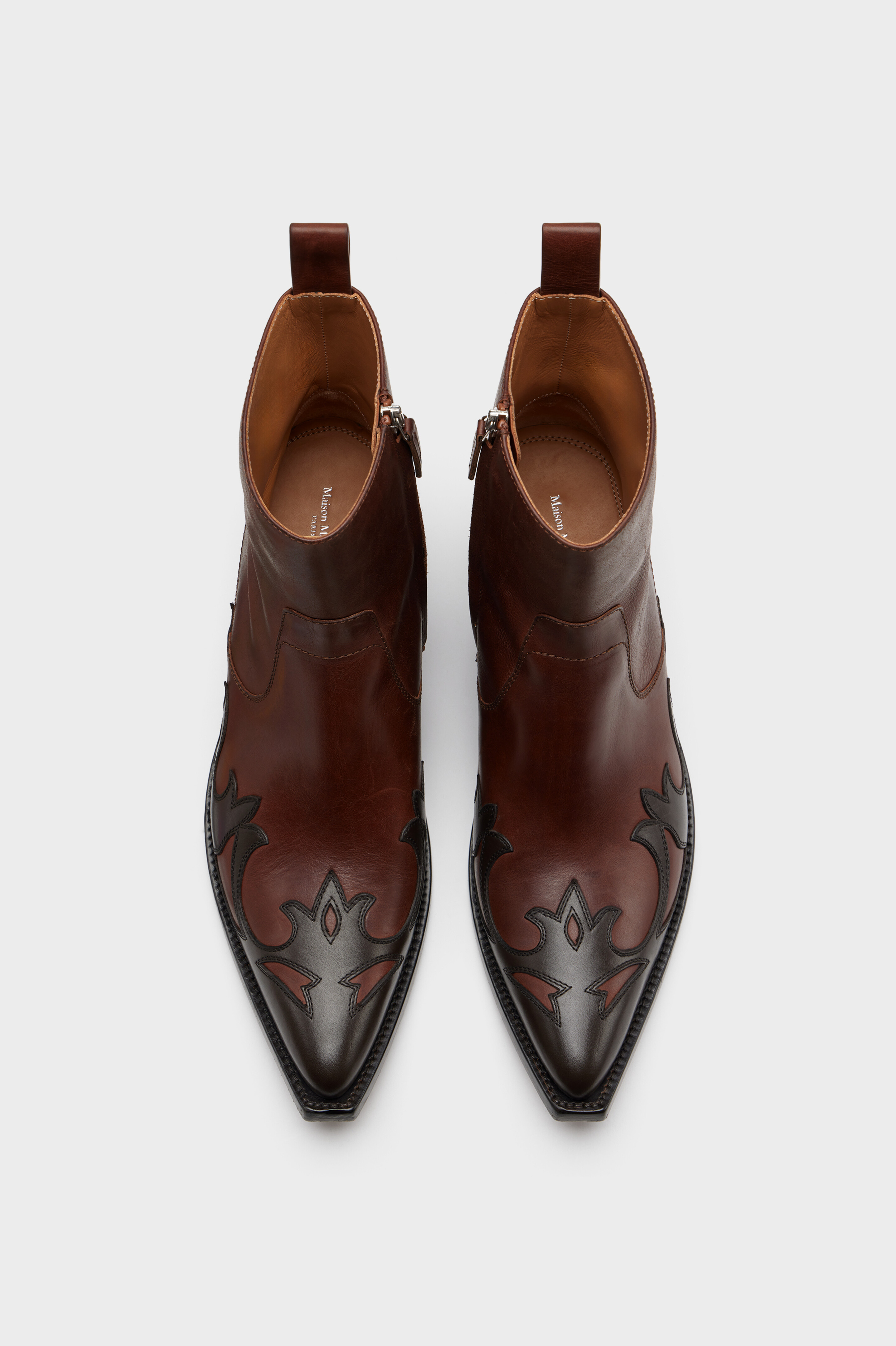 希少 Martin Margiela アーティザナル ペイント レザーシューズ Brown Heel-less Western Flame Boot | Maison Margiela Official