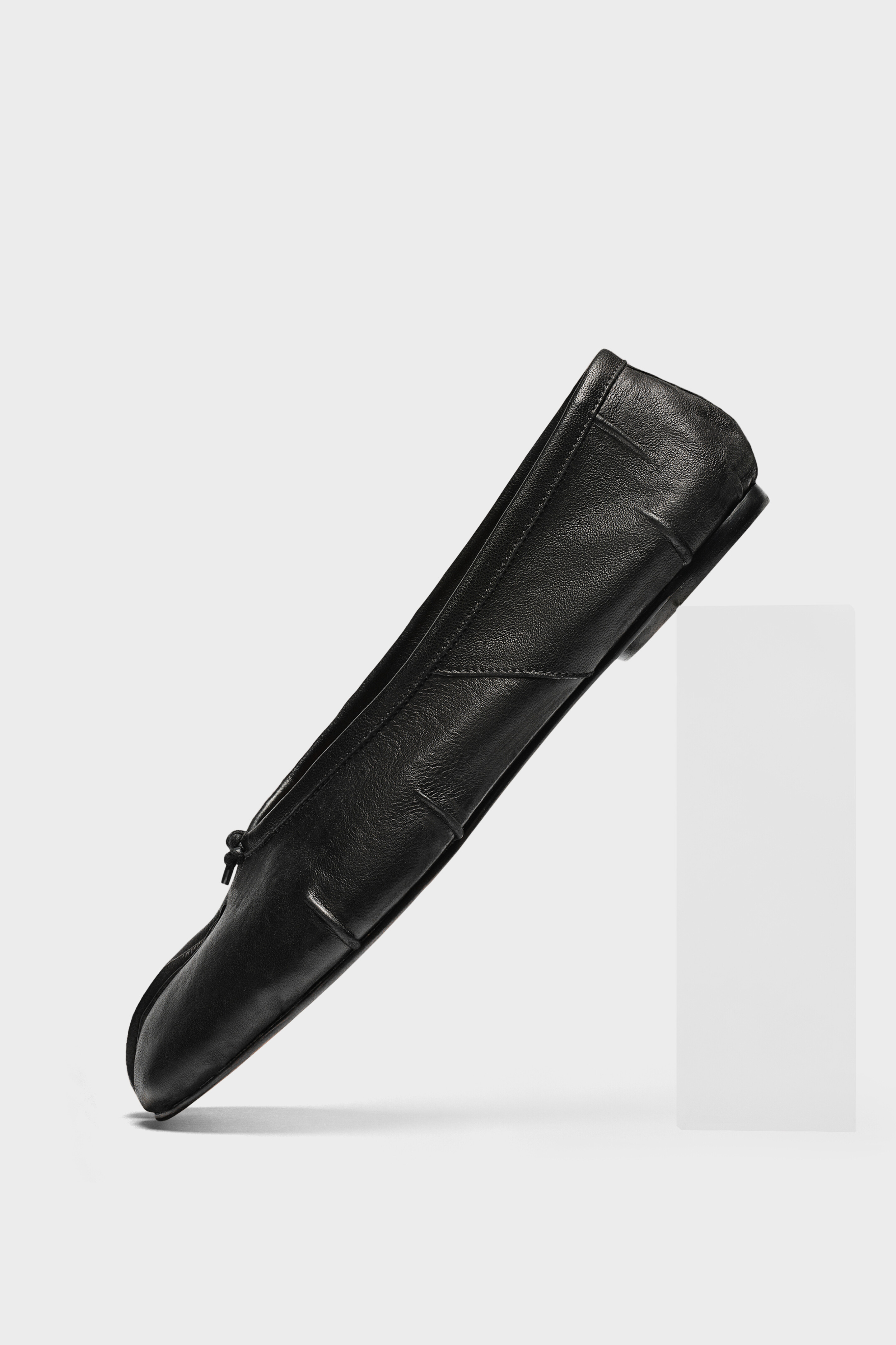 Maison Margiela＞「タビ」バレリーナ(Black) Black Leather Heeled Tabi Ballerina Flats| Maison Margiela