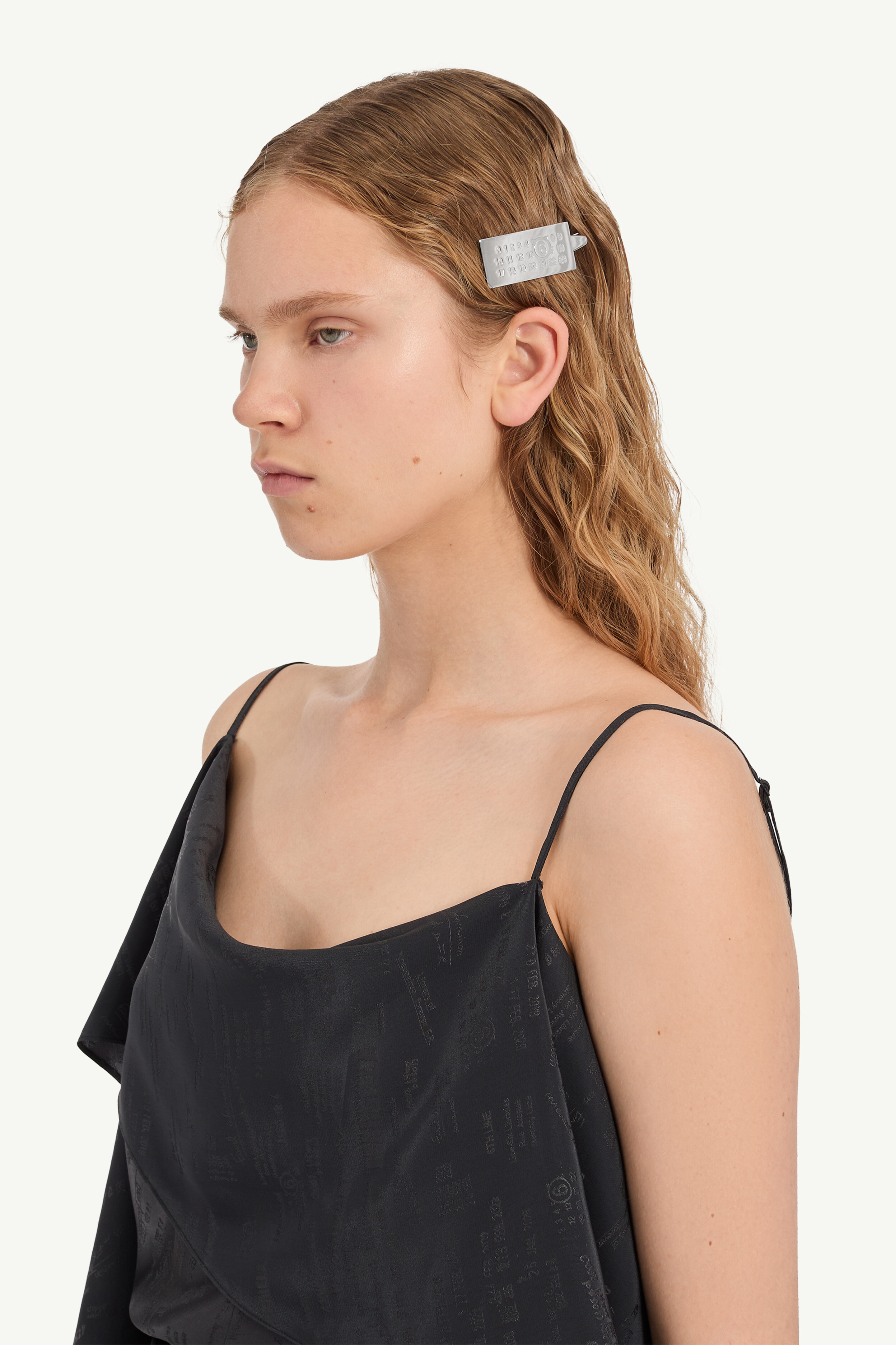 MM6 「ニューメリック」 ヘアクリップ グレー | Maison Margiela公式