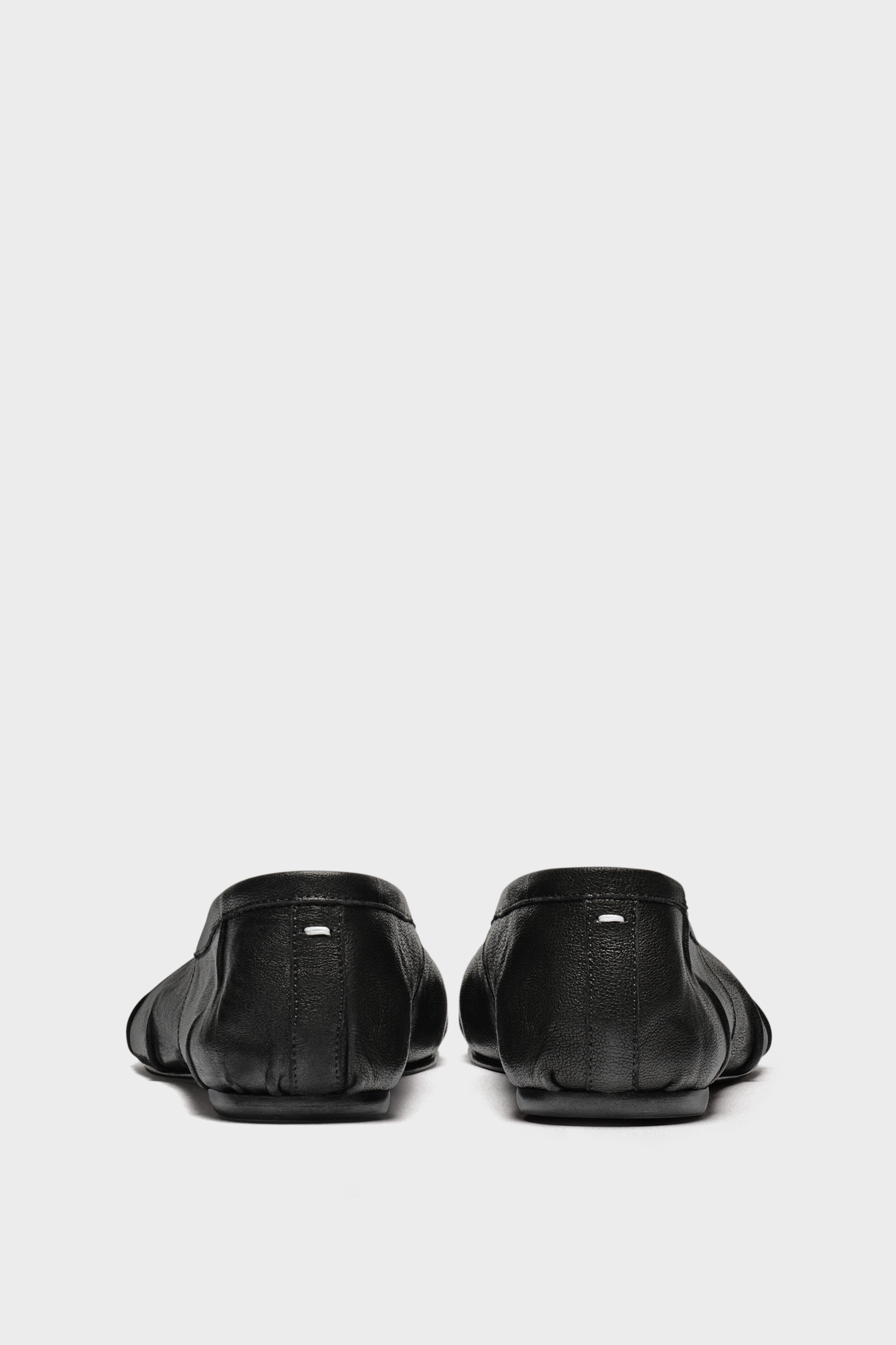 Maison Margiela＞「タビ」バレリーナ(Black) Black Nappa Leather Tabi Ballerina Flats | Maison Margiela