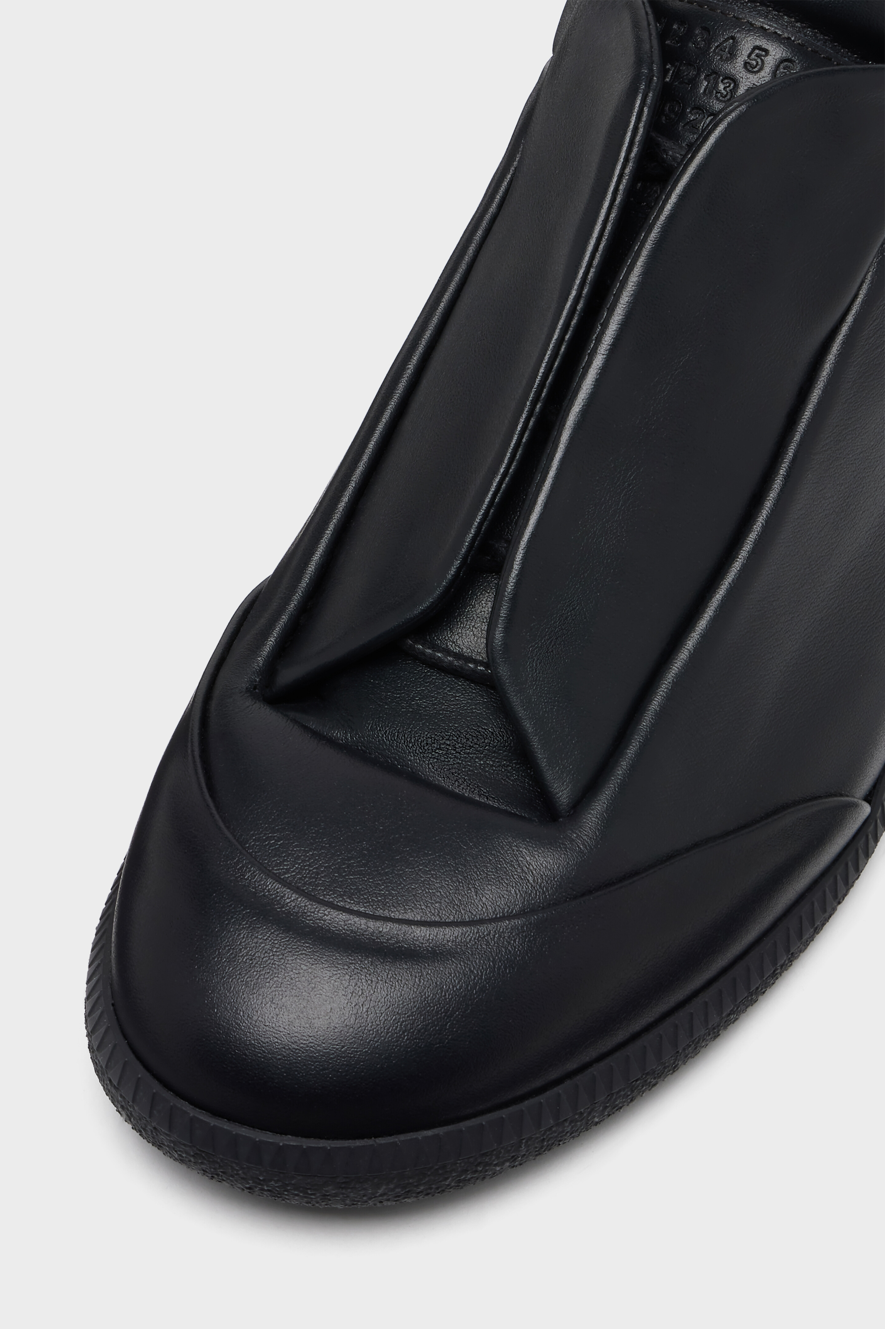 FUTURE LOW-TOP
