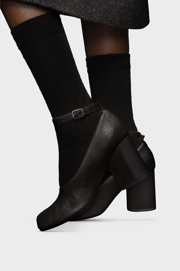 靴 MaisonMargiela ANKLE STRAP TABI PUMPS Tabi Leather Heels Major Brown | Maison Margiela