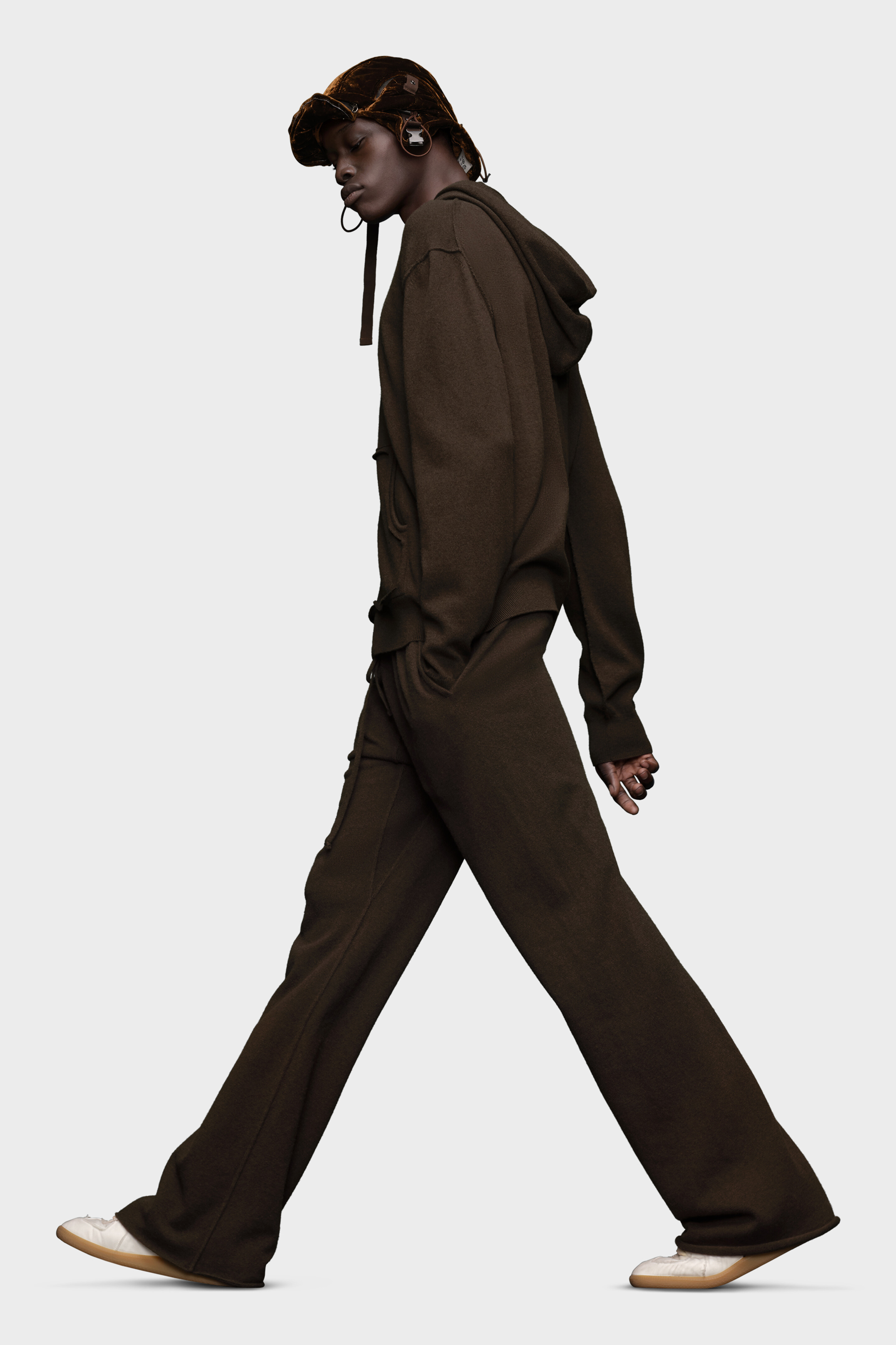 デコルティケ カシミアニットフーディー