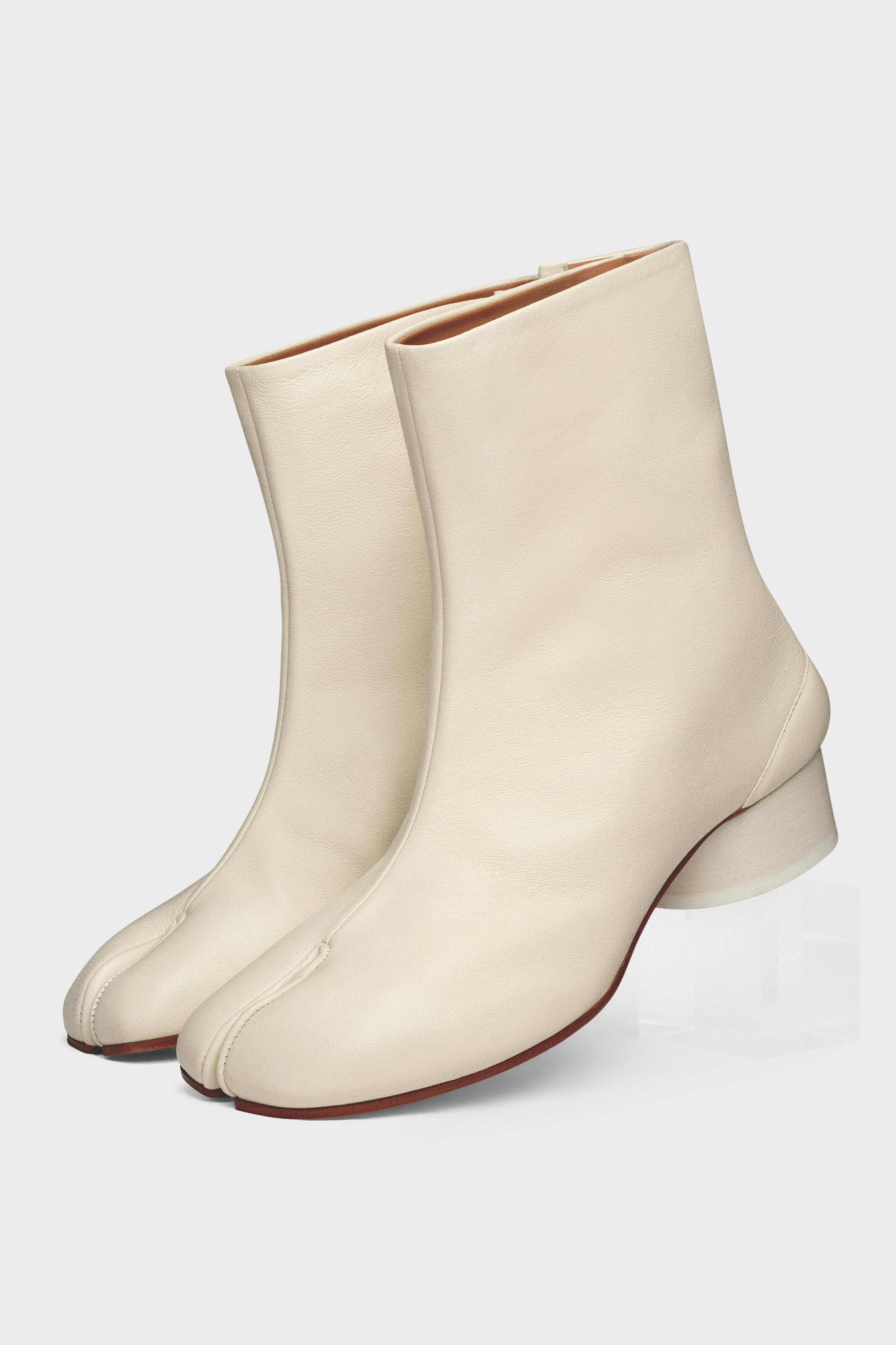 【Maison Margiela】Tabi Low Heel Booties Maison Margiela - Black Low-Heel Tabi Boots – Frances May