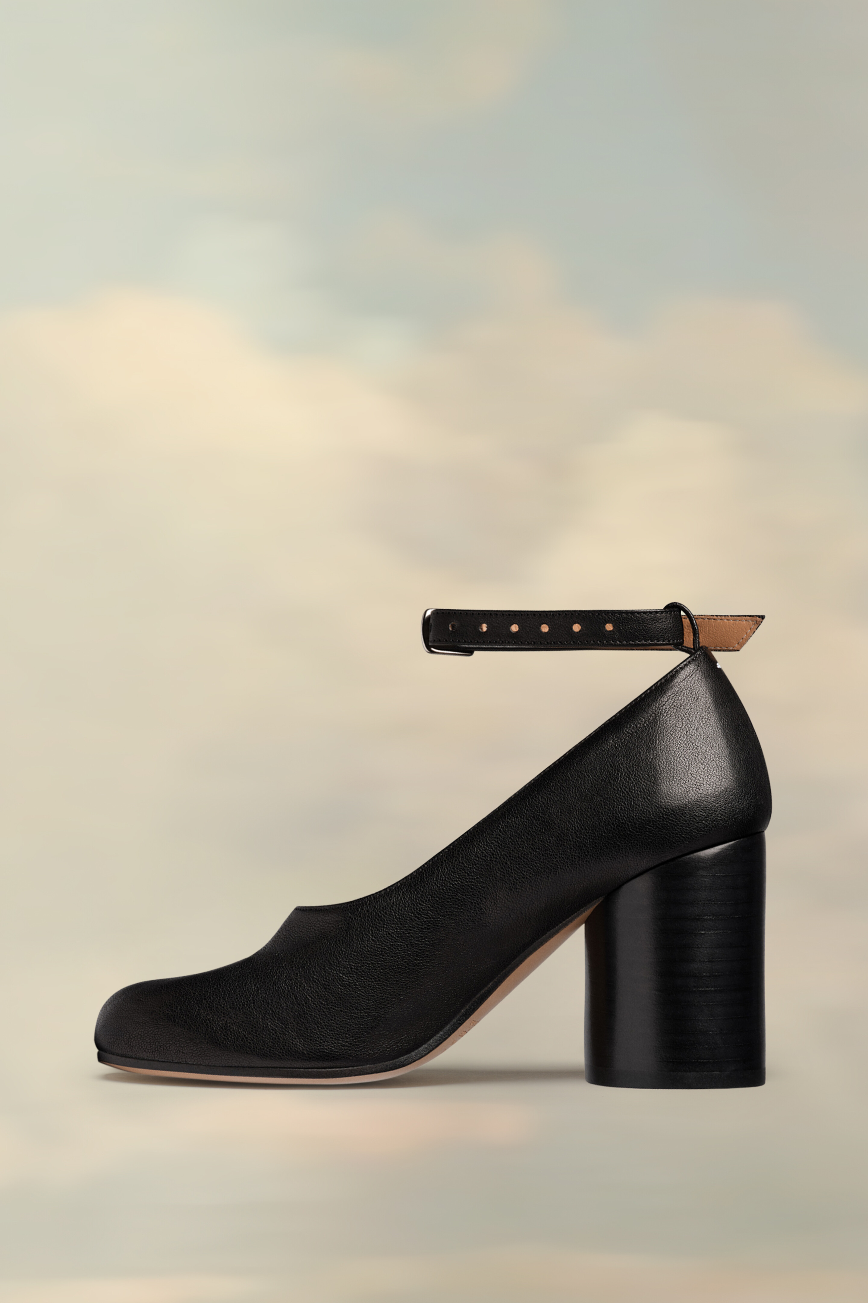靴 MaisonMargiela ANKLE STRAP TABI PUMPS m_6660955f5af6e61eadae1665.jpeg