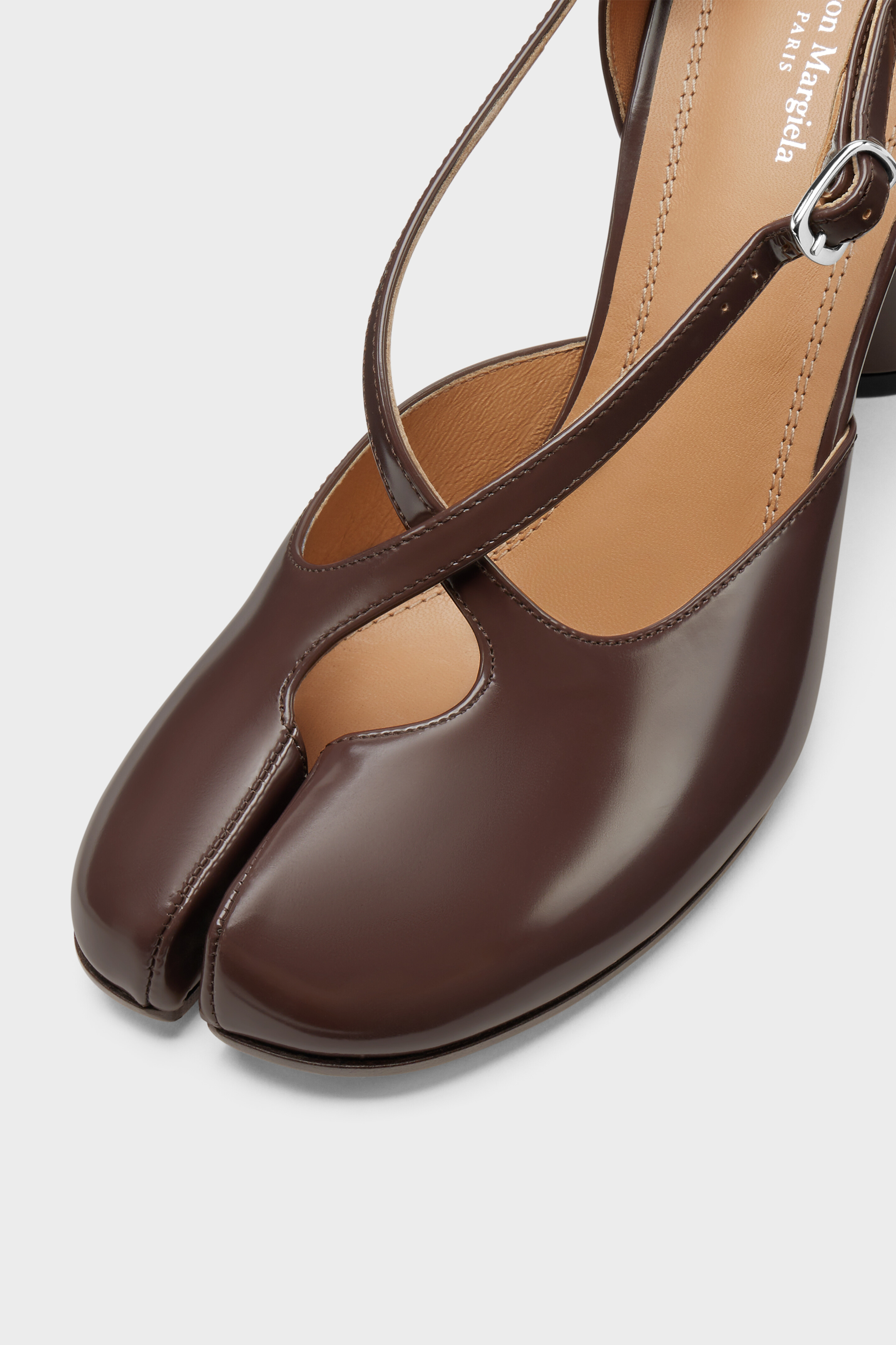 ブラウン つま先分かれブーティ　マルジェラ Women's Brown Leather Tabi Ankle Boots