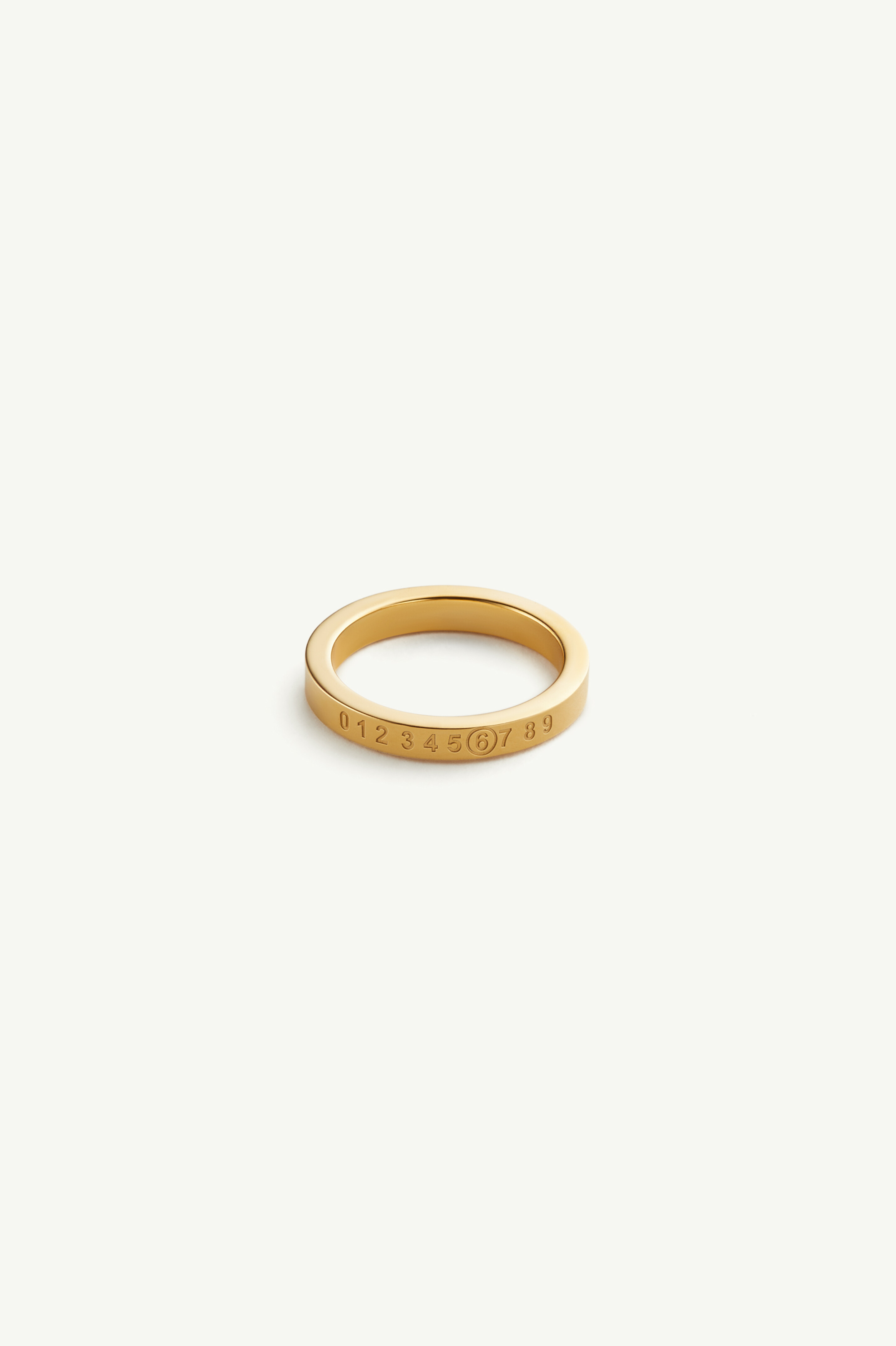 Anillo con numeric signature minimalista