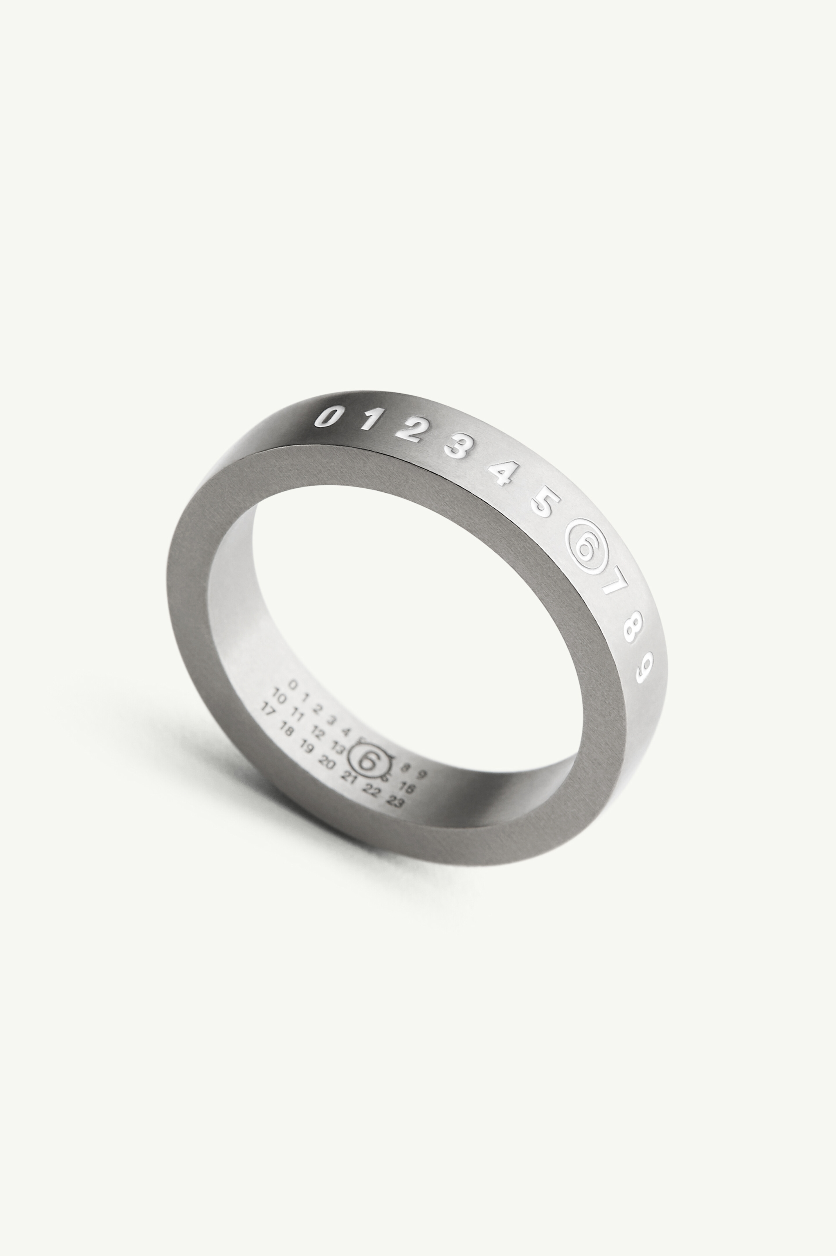 Minimal logo 4mm ring