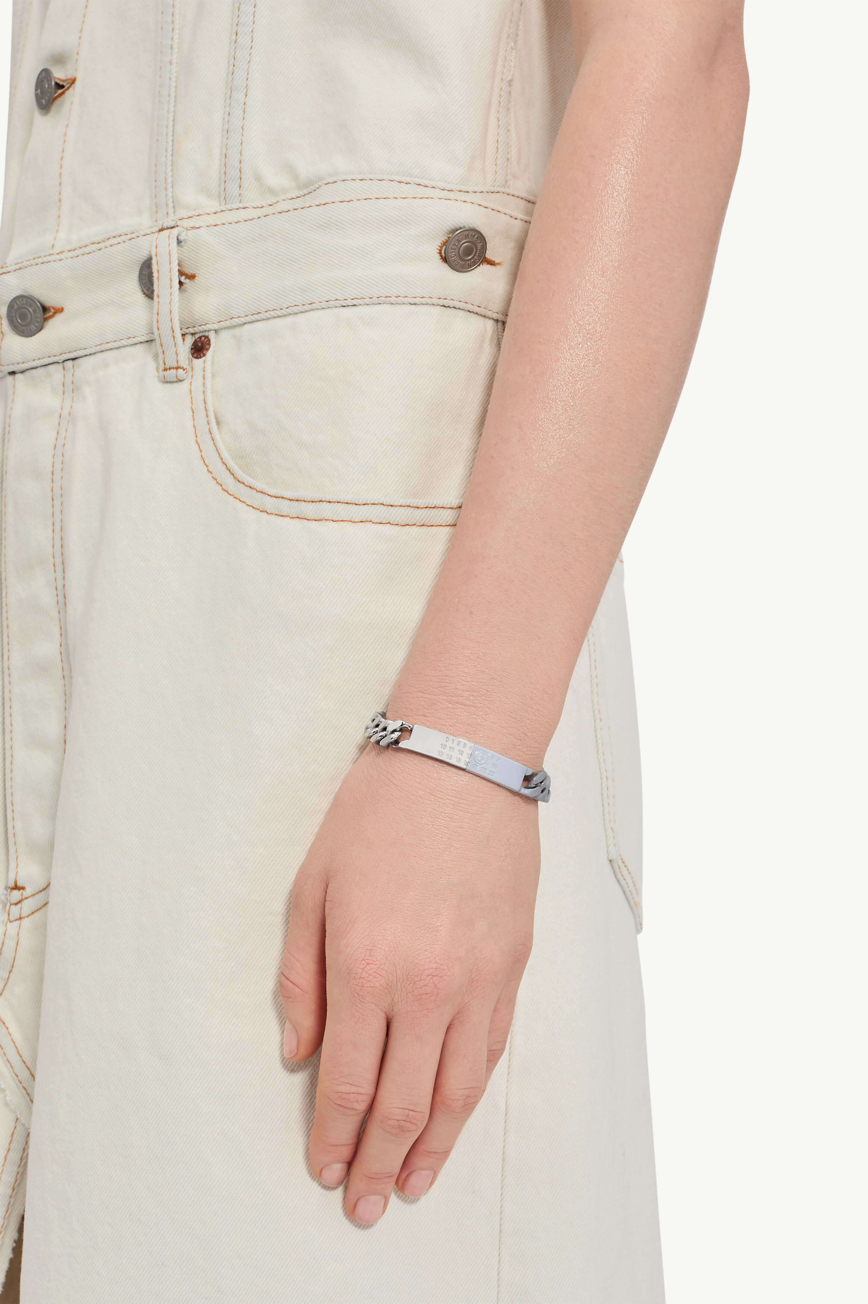 Minimal Logo ID Tag curb bracelet