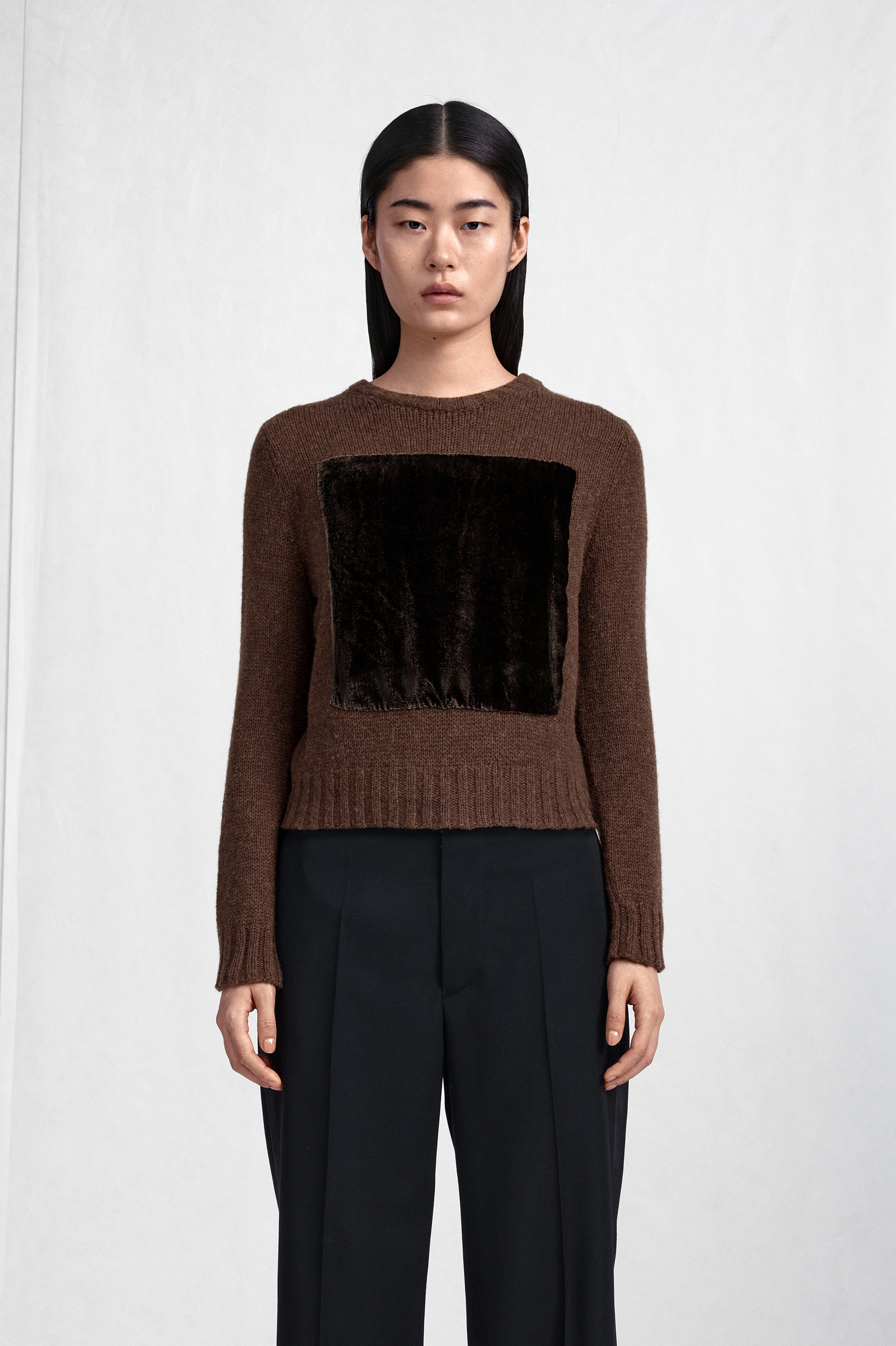 Wollpullover mit Samtpanel