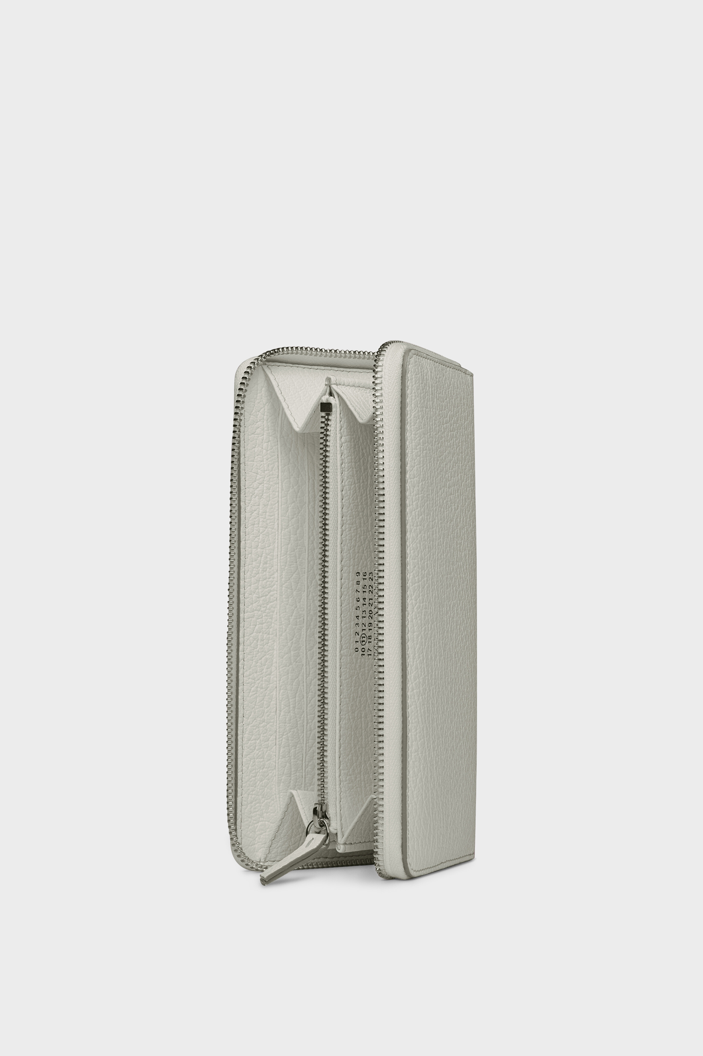 小物 MAISON MARGIELA ZIP WALLET MM6 Maison Margiela: Black Zip Wallet | SSENSE