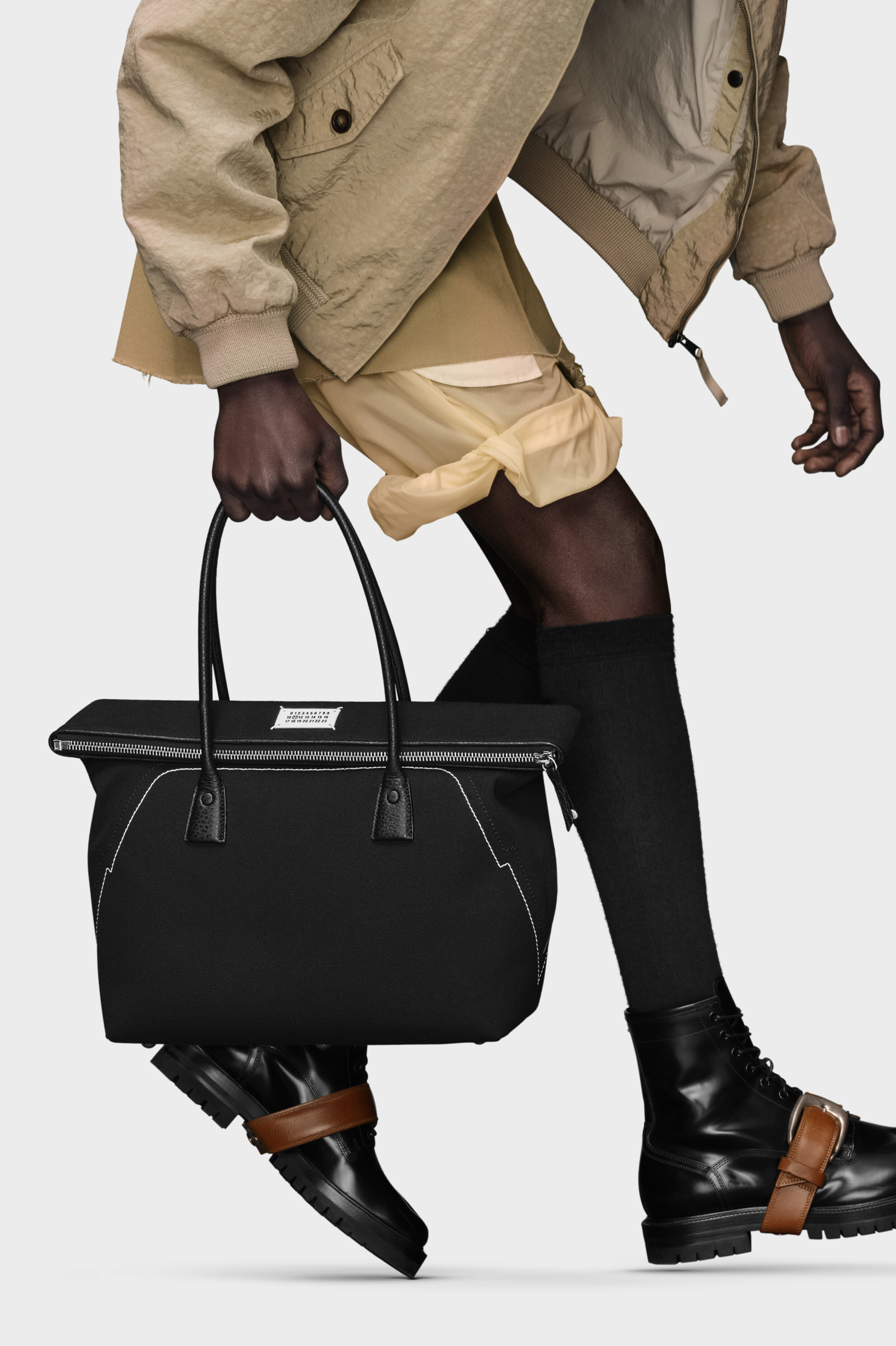 激レア希少！限定モデル！Maison Margiela 5ac ラージサイズ Maison Margiela 5AC Classique XL がもたらす至高の