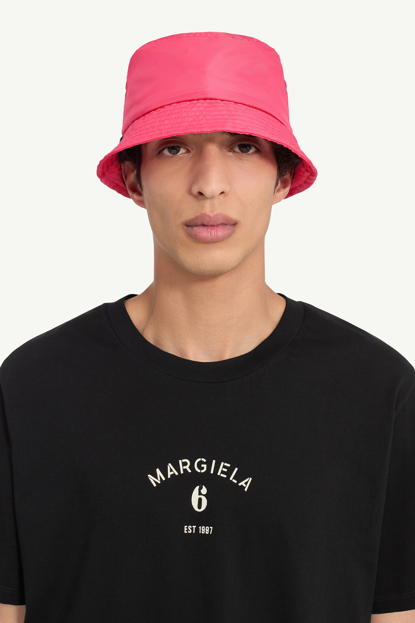 未使用 MM6 マルジェラ バケットハット ピンク MM6 ナイロン バケットハット ピンク | Maison Margiela公式
